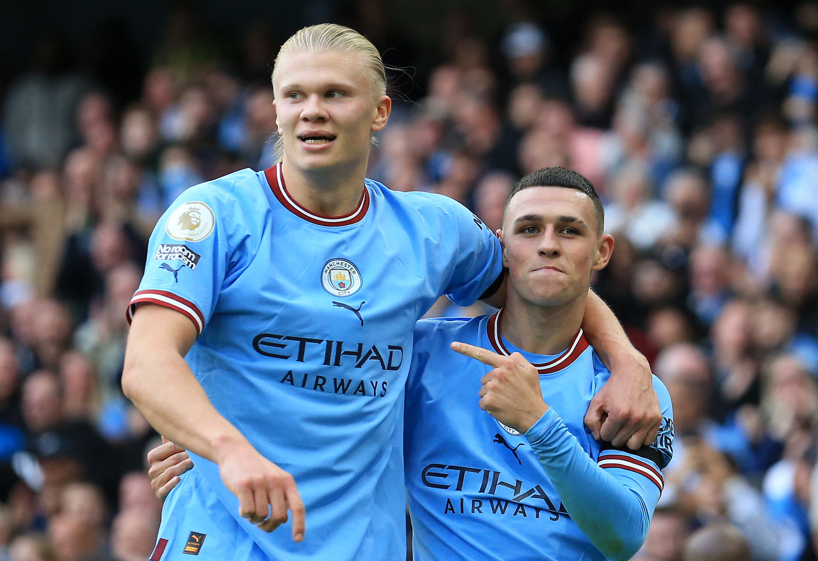 Erling Haaland y Phil Foden le anotaron cada uno tres goles al Manchester United.// (Photo by Lindsey Parnaby / AFP) / RESTRICTED TO EDITORIAL USE. No use with unauthorized audio, video, data, fixture lists, club/league logos or 'live' services. Online in-match use limited to 120 images. An additional 40 images may be used in extra time. No video emulation. Social media in-match use limited to 120 images. An additional 40 images may be used in extra time. No use in betting publications, games or single club/league/player publications. /
