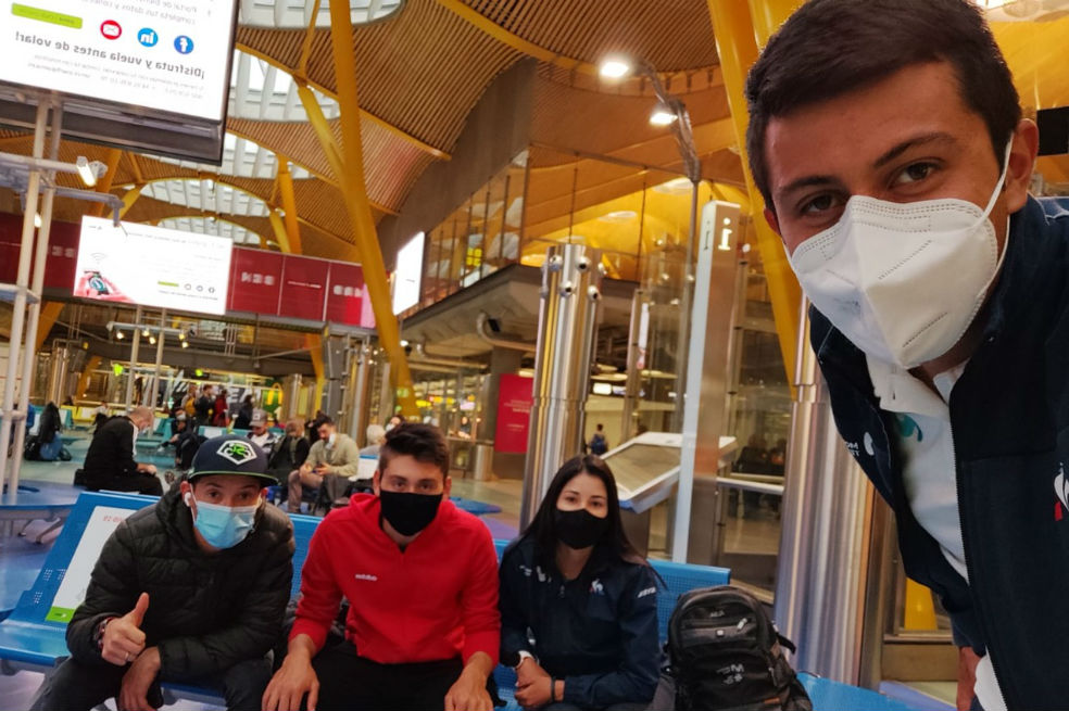 Los ciclistas colombianos del equipo Movistar ya están en España