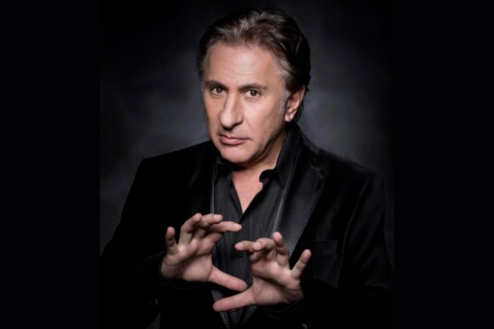 José Simhon trae espectáculo de magia a Bogotá, al estilo Broadway