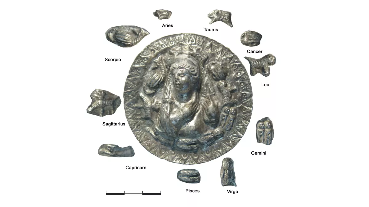Encuentran medallón de plata de la diosa Afrodita en una tumba de 2.100 años