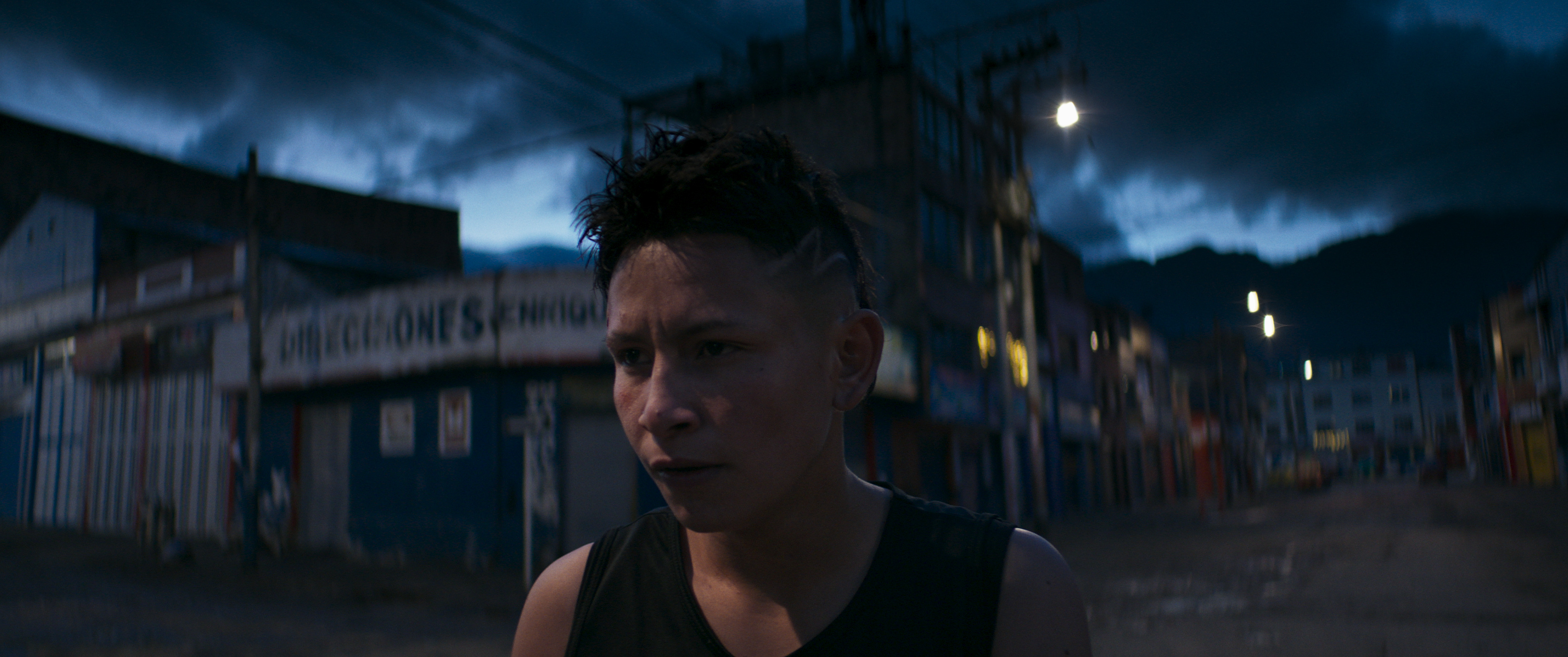 “Un varón” retrata el dolor del despertar adolescente en las calles de Bogotá