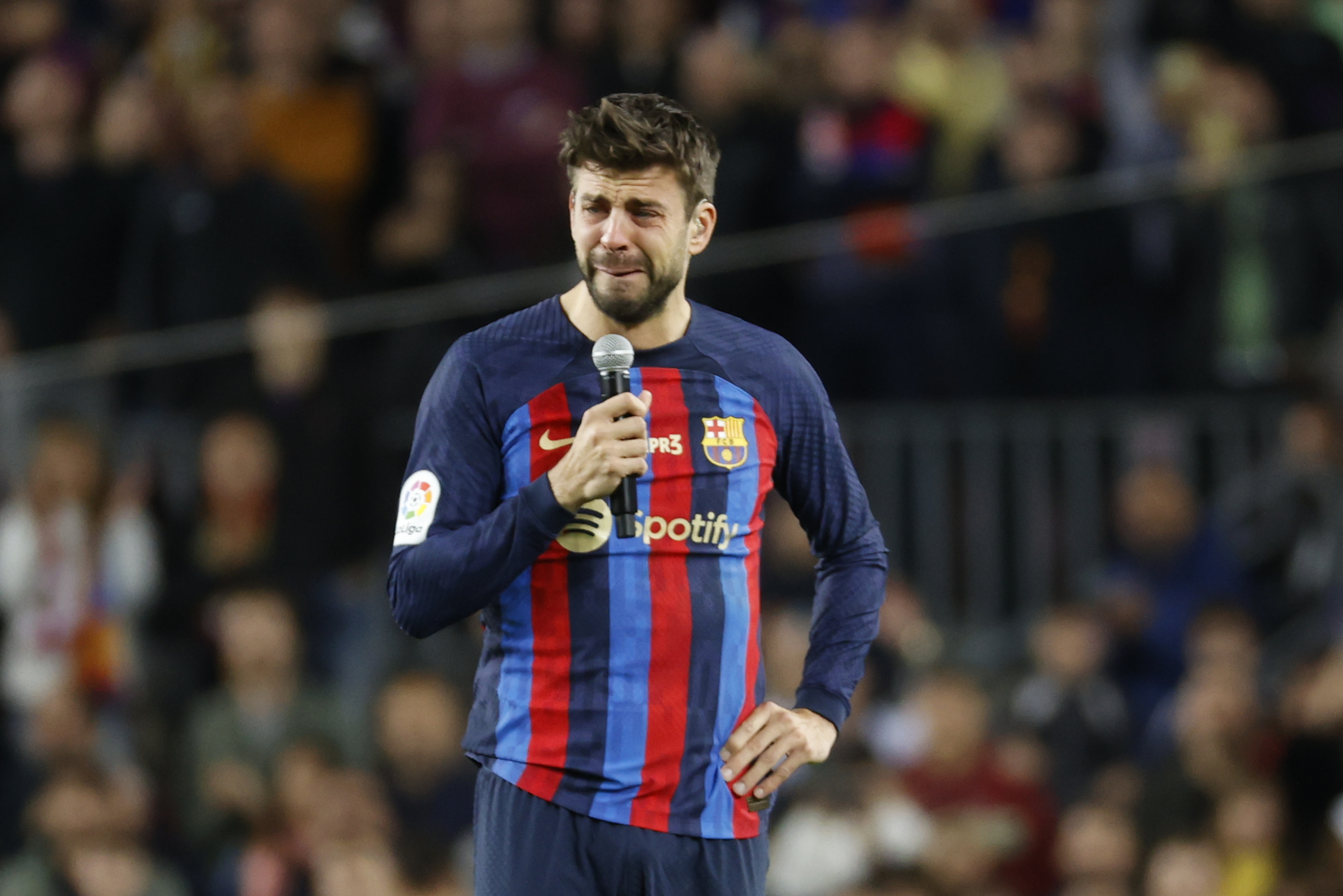 BARCELONA, 05/11/2022.- El defensa del Barcelona Gerad Piqué, al término del encuentro de la decimotercera jornada de LaLiga entre el FC Barcelona y el UD Almería disputado este sábado en el Camp Nou, en Barcelona. EFE/Toni Albir