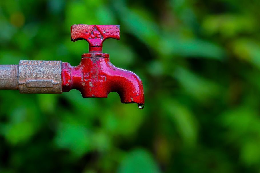 Millones perdidos en el agua: Contraloría advierte deficiencias en proyectos