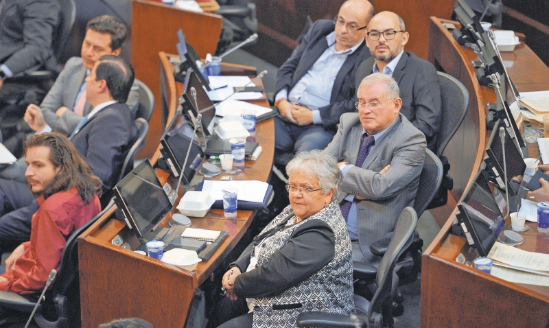Los representantes de Voces de Paz en el Congreso durante el debate de la ley de amnistía e indulto que se realizó la última semana de 2016. / Foto: Cristian Garavito
