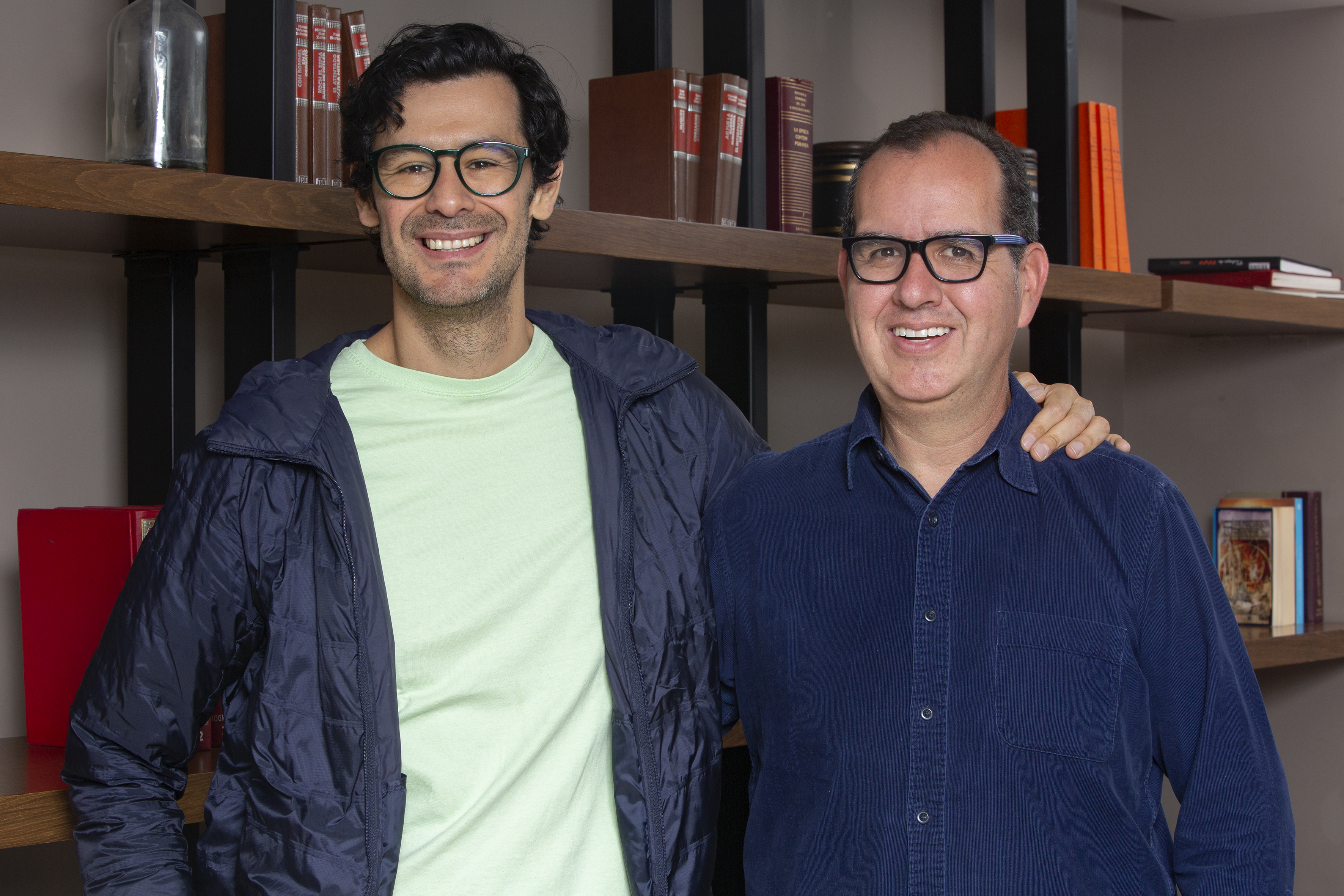 Jairo Nieto y Alejandro González, emprendedores colombianos en el mundo de los videojuegos y fundadores del estudio desarrollador Bacon Games.