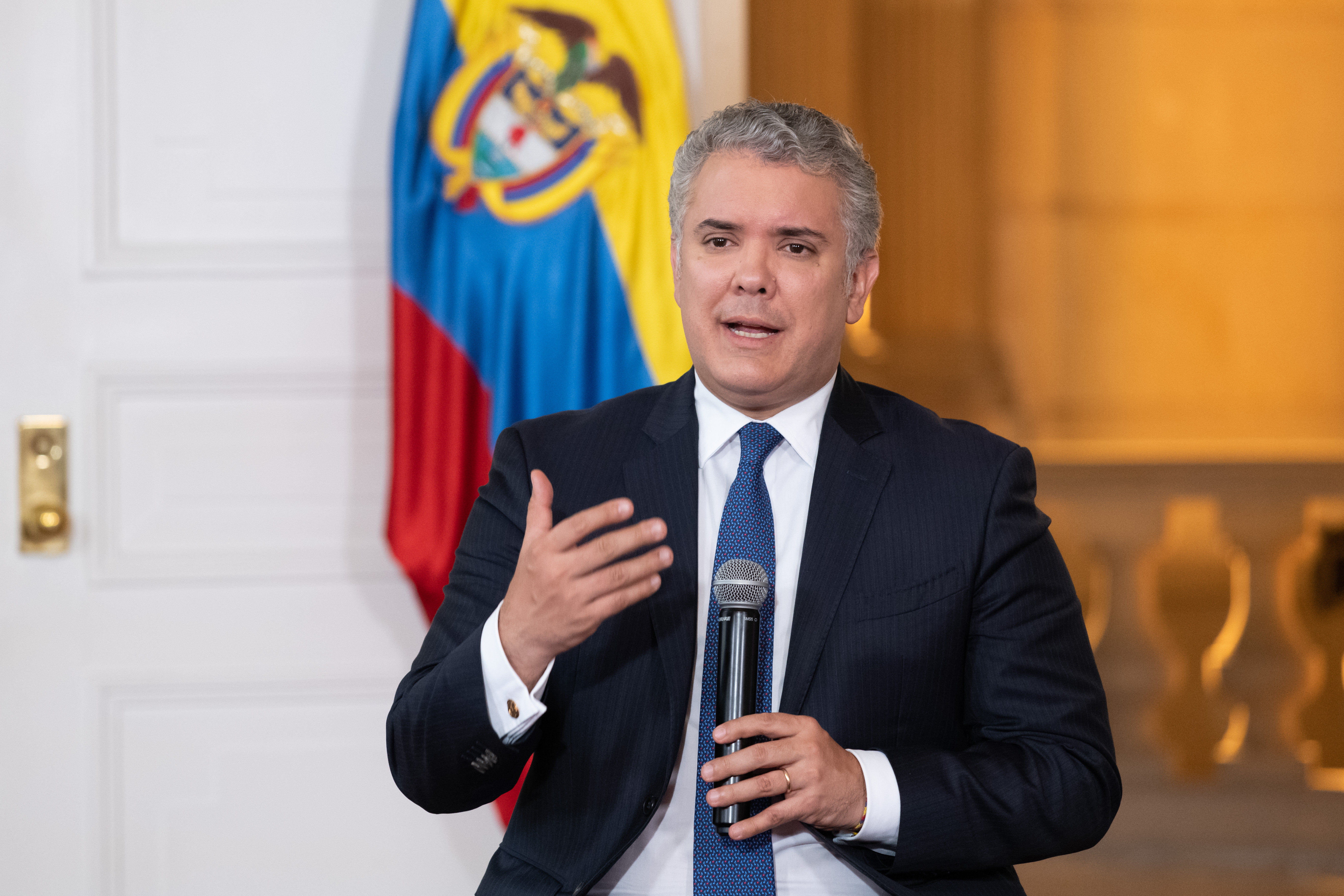 Piden investigar a Duque por supuesta participación en política
