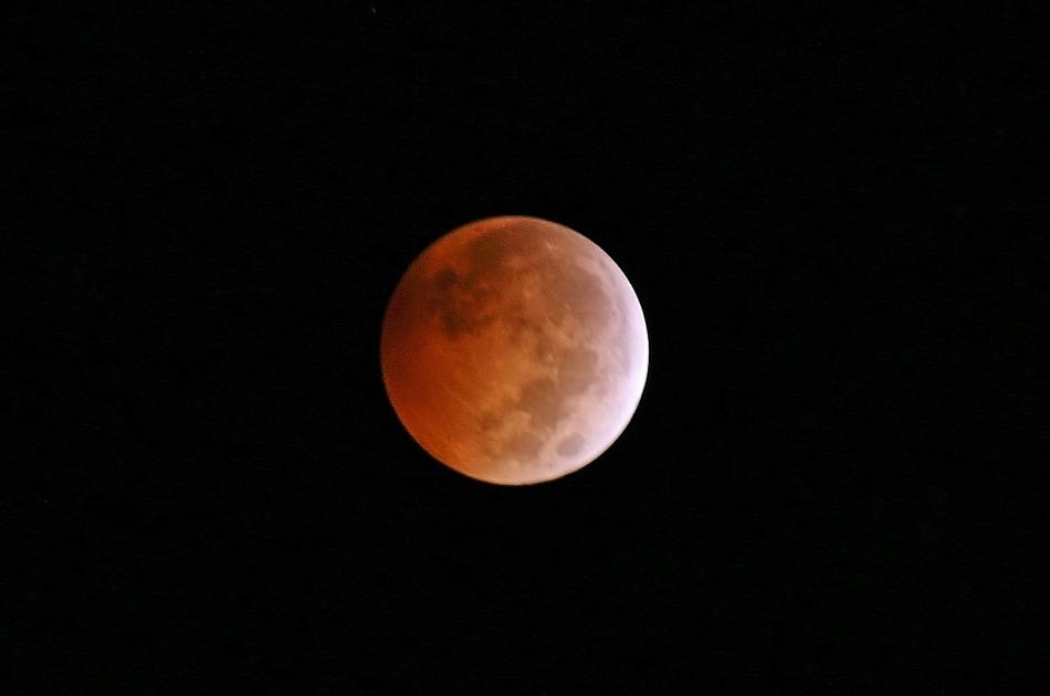 Ocho de marzo, eclipse total de sol