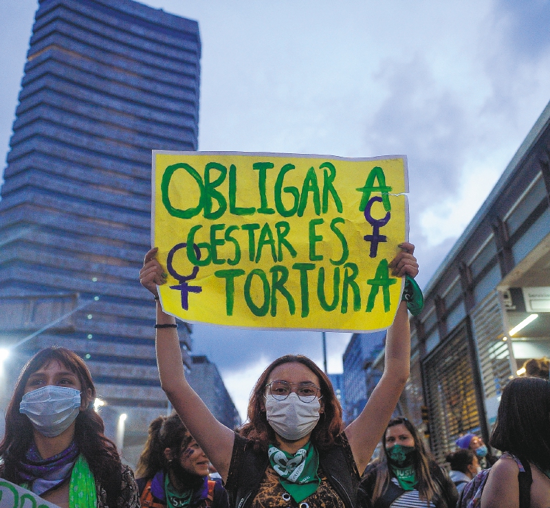 Ponencia plantea que el aborto no sea delito porque se discrimina a las mujeres