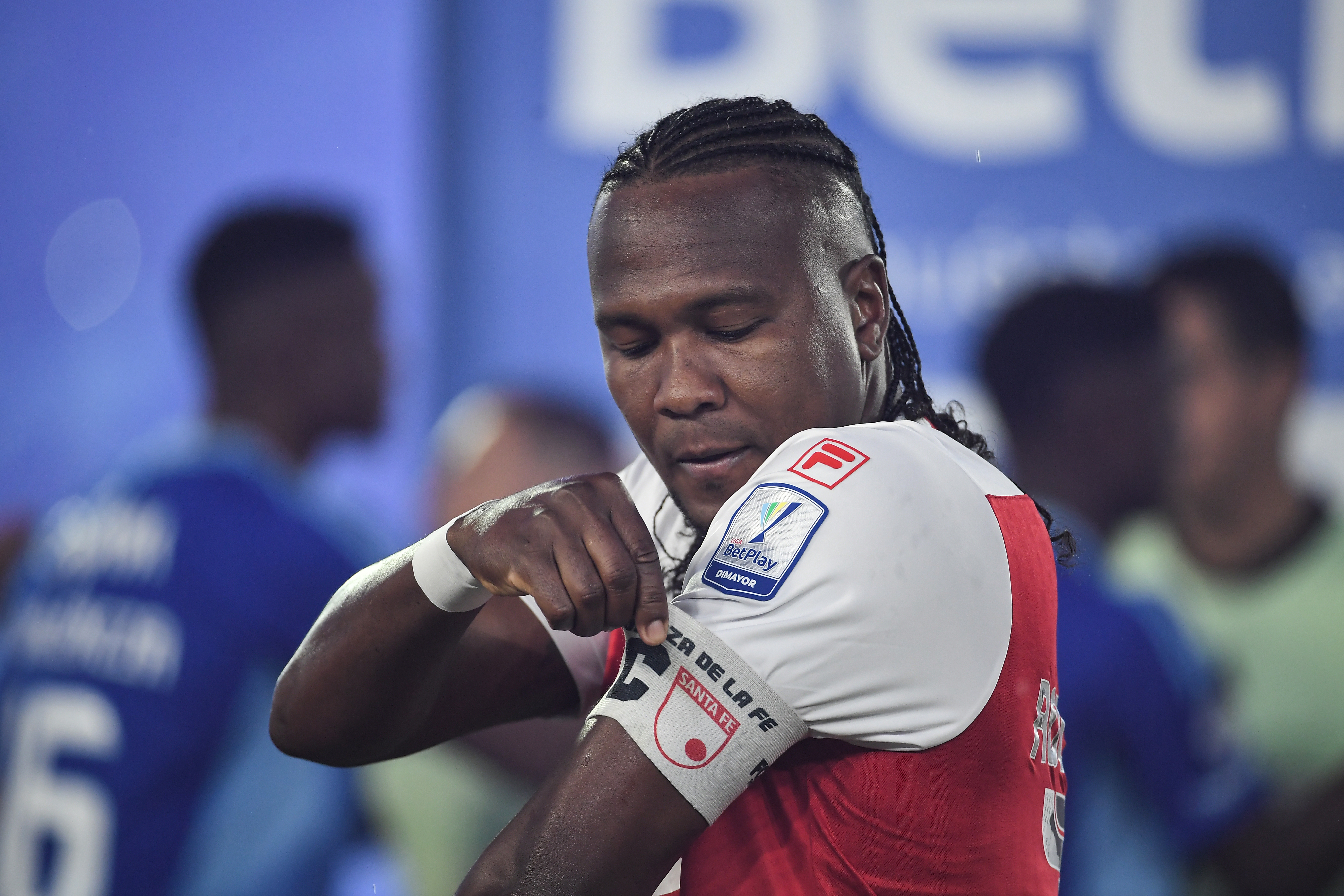 Jugador de Independiente Santa Fe durante el partido ante Millonarios por la fecha seis de los cuadrangulares finales de la Liga Betplay Dimayor 2025