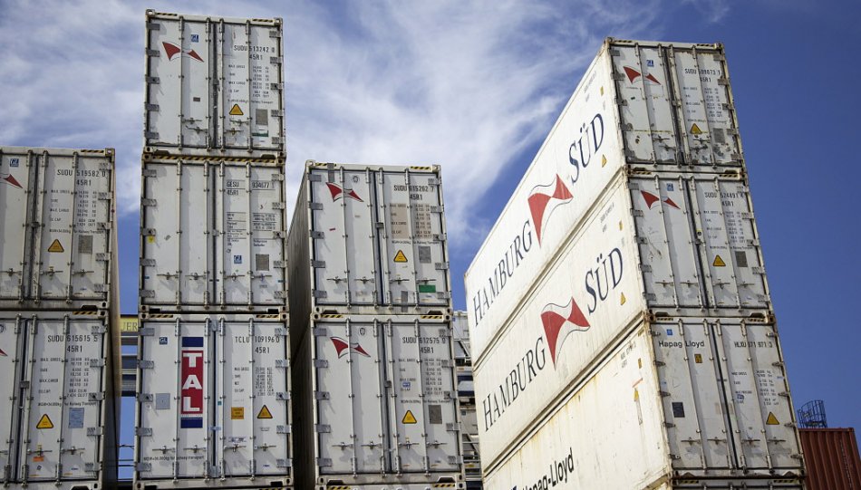 La salvaguardia adoptada por Ecuador por devaluación monetaria.