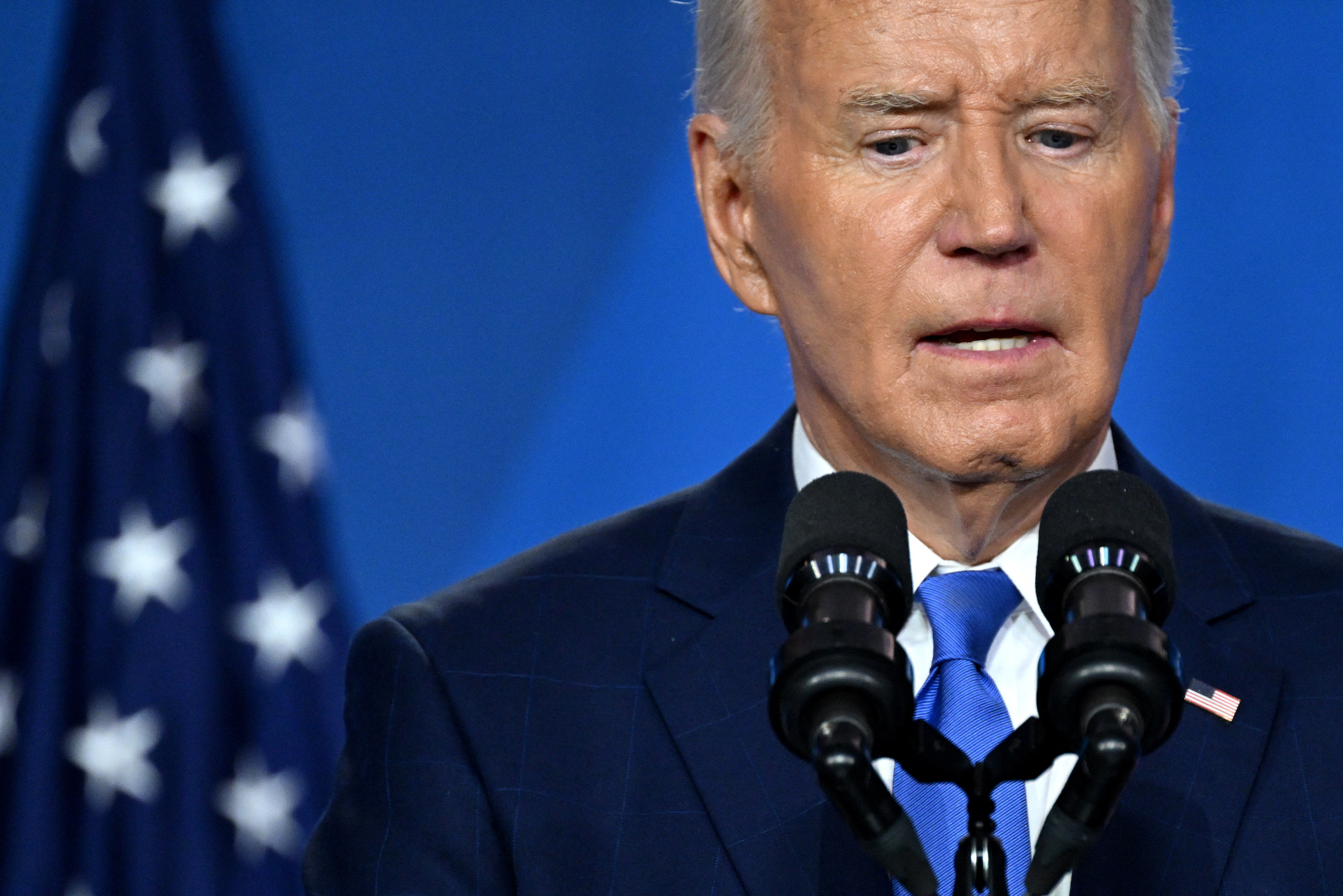 Confusión total: Biden defiende su candidatura pese a lapsus monumentales