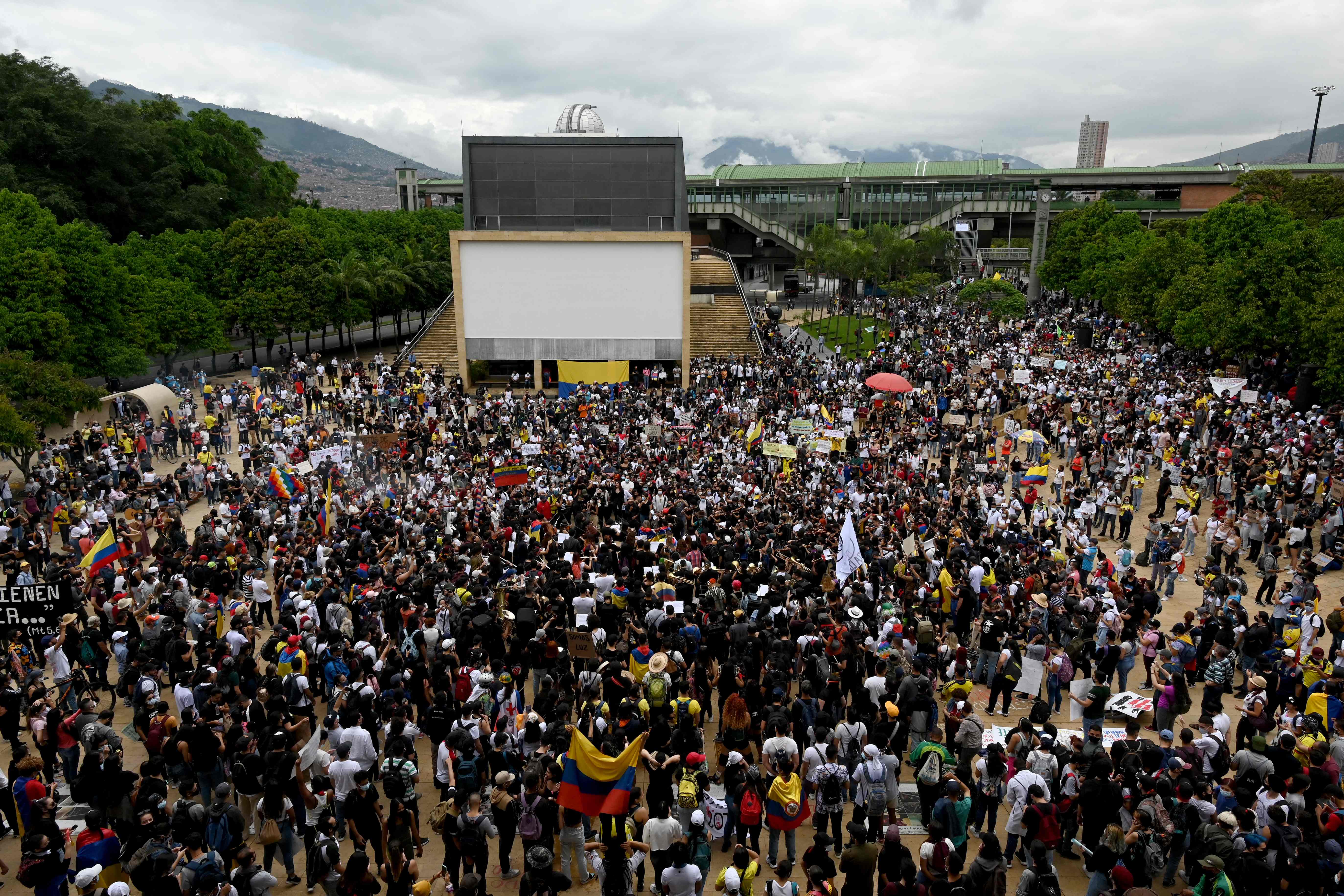 A esta hora hay enfrentamientos entre fuerza pública y jóvenes en el norte de Medellín