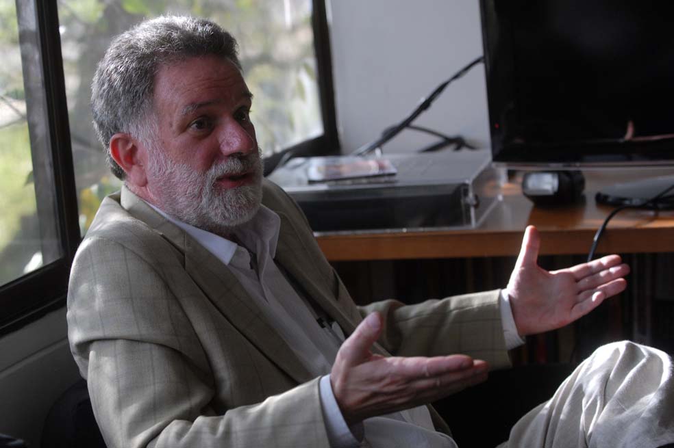 “Durante muchos años entregué mi vida a la construcción de la paz y cuando se vino esta persecución, mi familia me suplicó que no volviera”, dijo Restrepo.   / Archivo