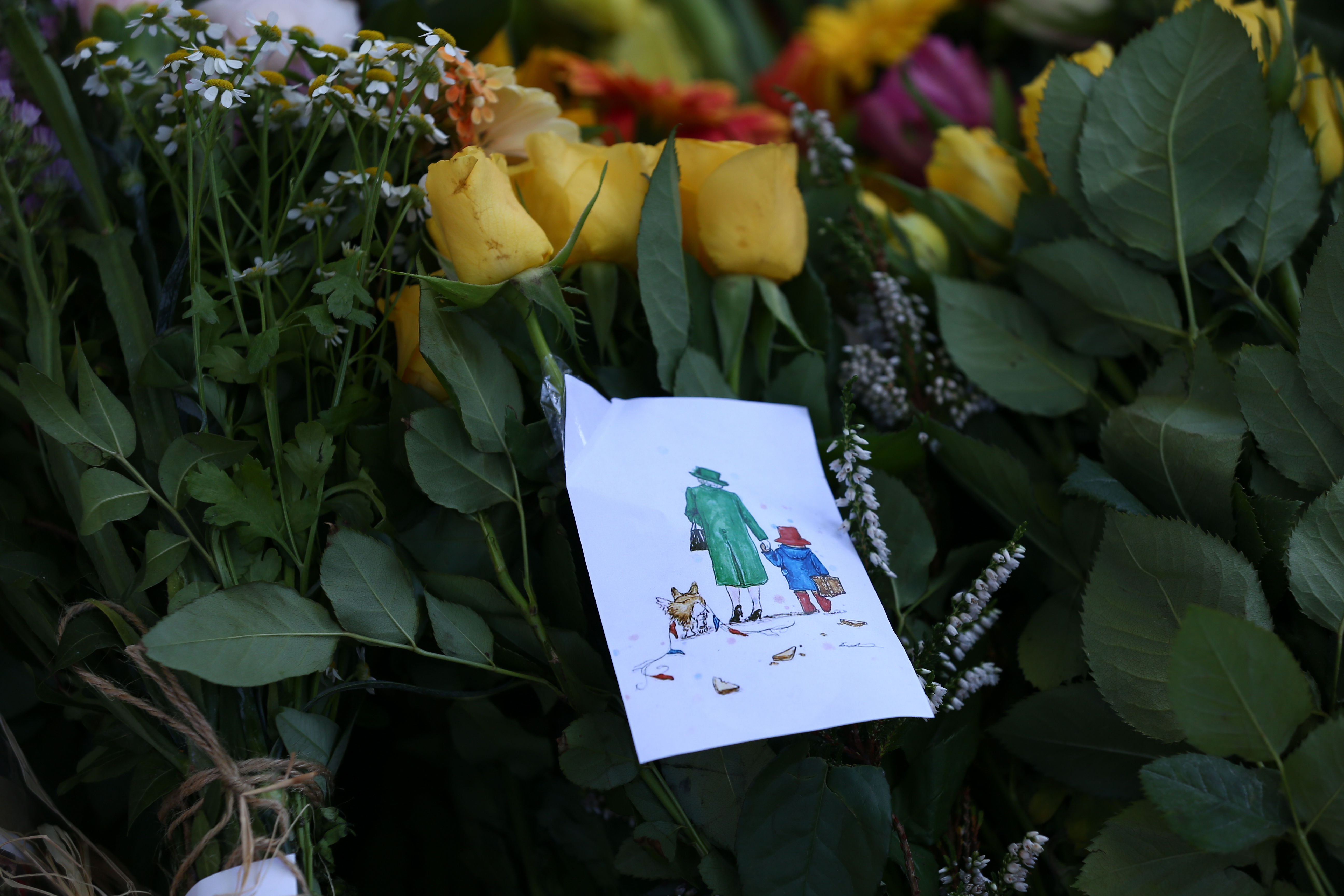 El oso Paddington se convirtió en un símbolo de los homenajes para la reina Isabel