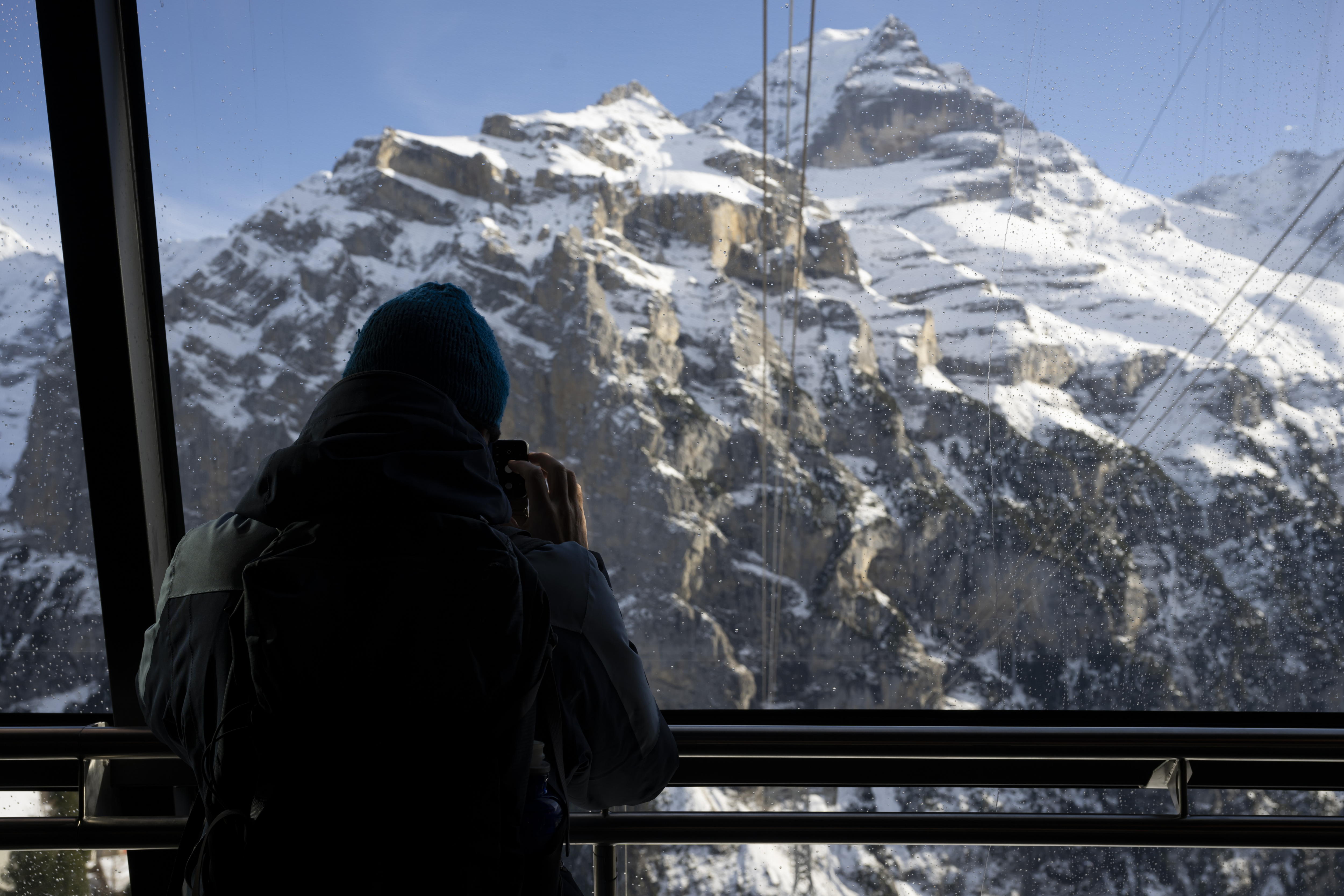 Stechelberg (Switzerland Schweiz Suisse), 17/12/2024.- A person takes a picture from the new Schilthorn Bahn cable car cabin between Muerren and Stechelberg, Bernese Oberland, Switzerland, 17 December 2024. The newly inaugurated direct link between Stechelberg and Muerren went into service on 14 December 2024. With a gradient of 159.4 percent, it is officially the steepest cable car in the world. The aerial tramway connects the valley floor to the car-free mountain village in just four minutes. It ascends 775 meters over a track length of nearly 1,194 meters. (Suiza, Berna) EFE/EPA/ANTHONY ANEX