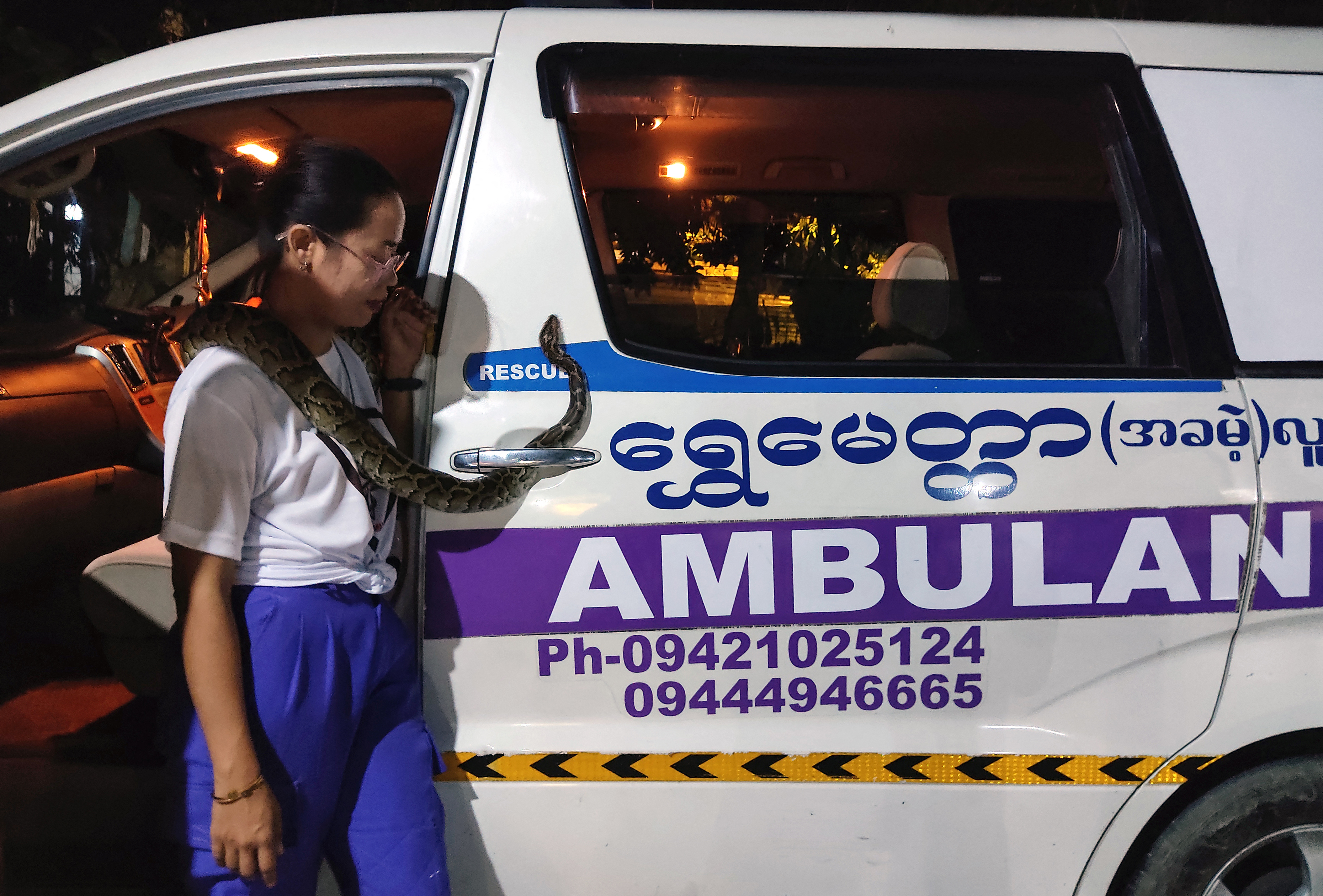La misión del principal escuadrón de eliminación de serpientes de Myanmar es atrapar a las pitones y engatusar a las cobras para que no se enreden peligrosamente con el mundo humano y devolverlas a sus hábitats naturales.