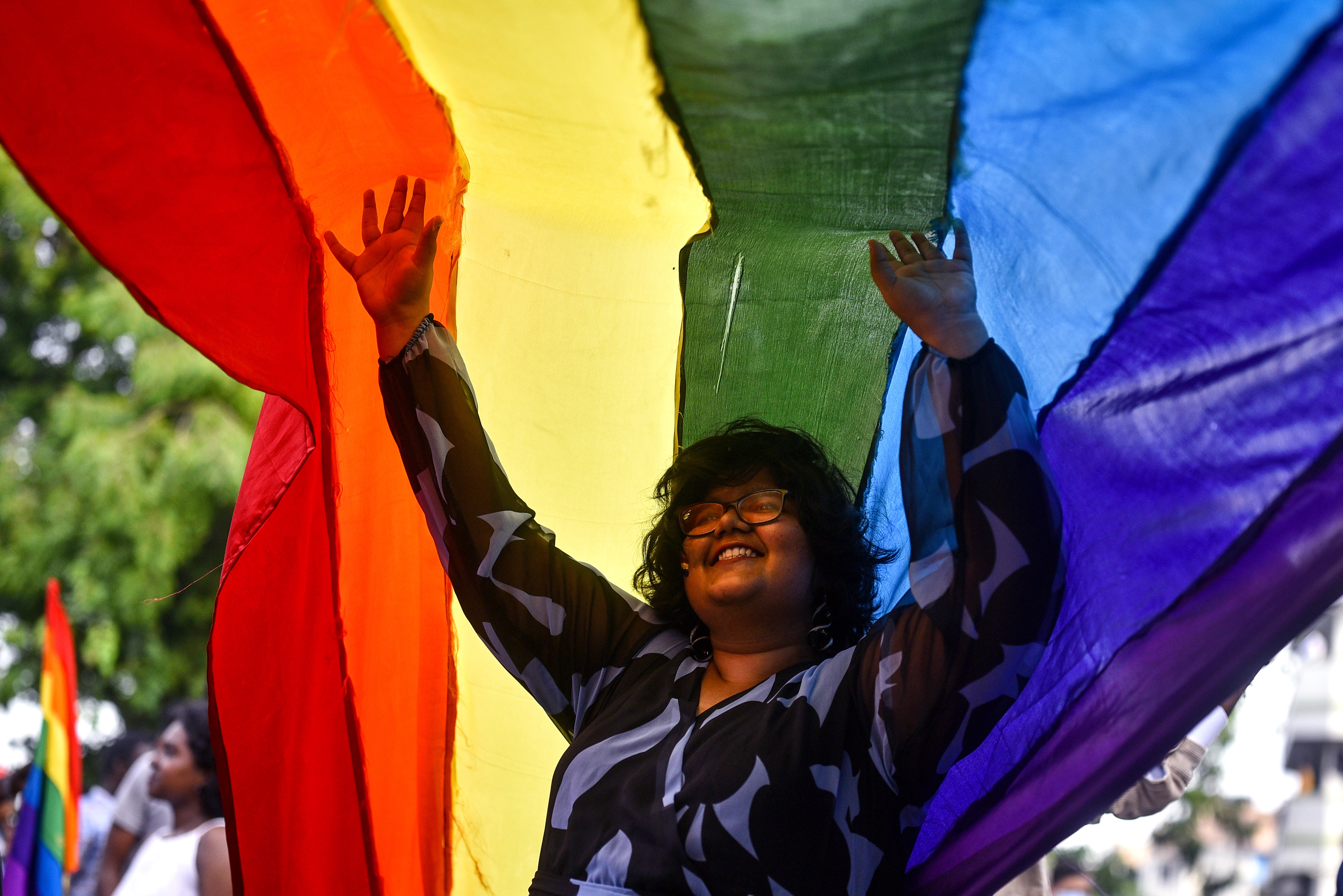 Chennai (India), 25/06/2023.- A supporter of the LGBTQ (Lesbian, gay, bisexual, transgender and queer) community takes part in the Chennai Rainbow Pride Parade to celebrate Pride Month, in Chennai, India, 25 June 2023. Pride month is celebrated across the world every year in the month of June to raise awareness and promote equal rights for the LGBTQ community. EFE/EPA/IDREES MOHAMMED