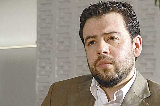 «Que Carlos Fernando Galán afronte el tema de los avales o renuncie»: León Valencia