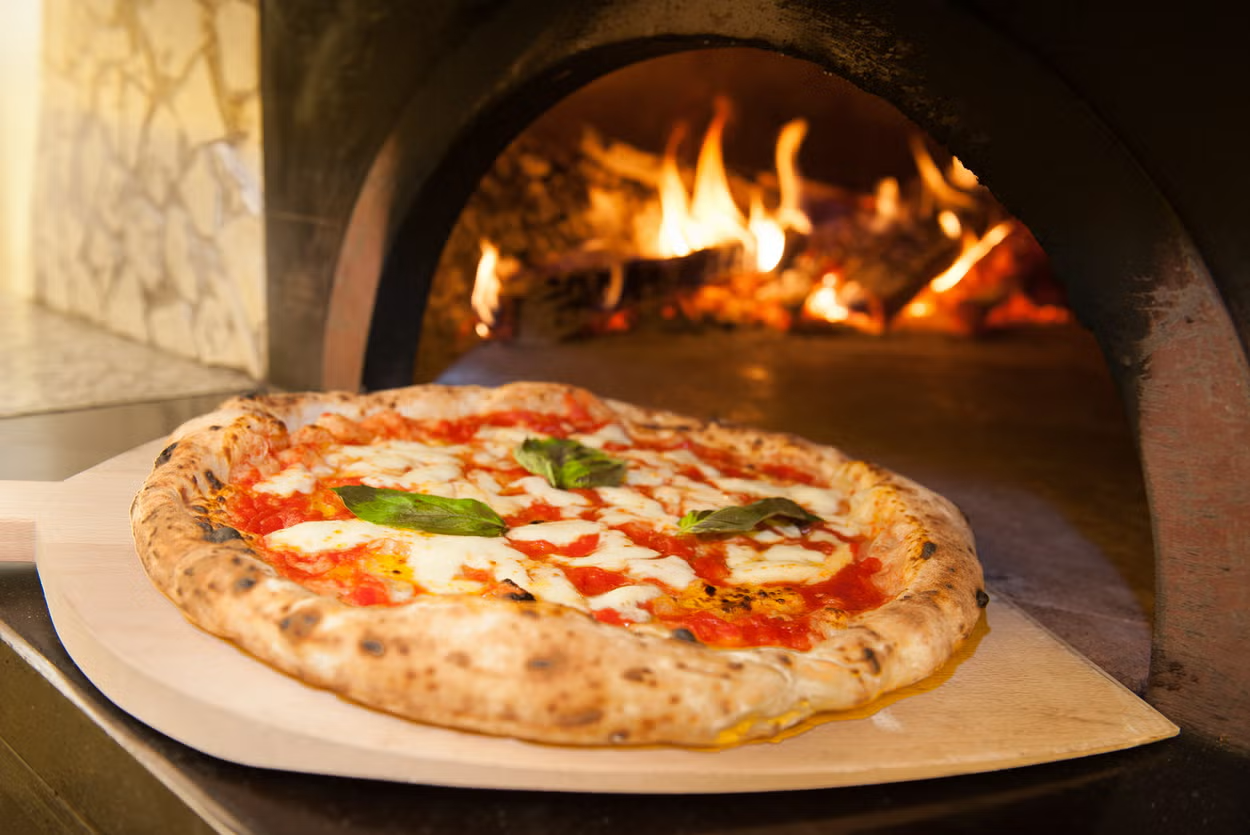 En 2017 la pizza napolitana fue nombrada como Patrimonio Inmaterial de la Humanidad por la Unesco.
