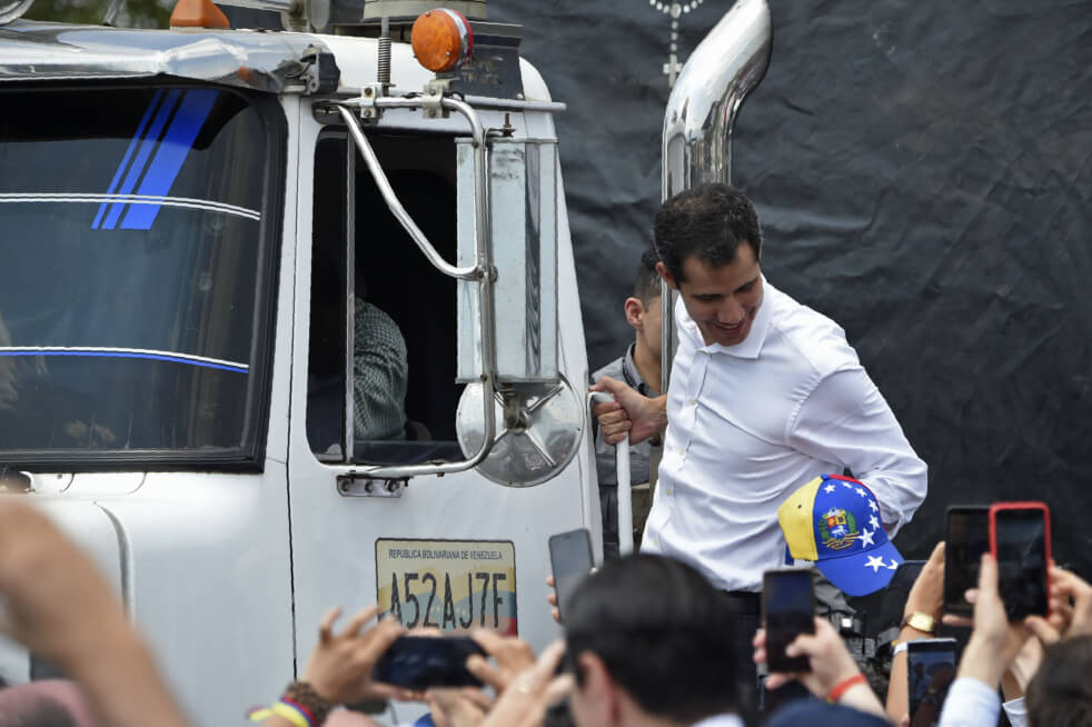 En buques, camionetas y catorce camiones: así avanza la ayuda a Venezuela
