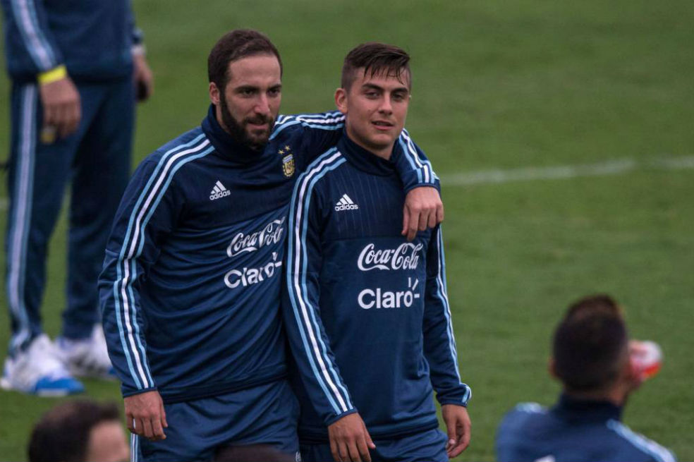“Es difícil para mí jugar con Messi”, la historia de la polémica frase de Dybala