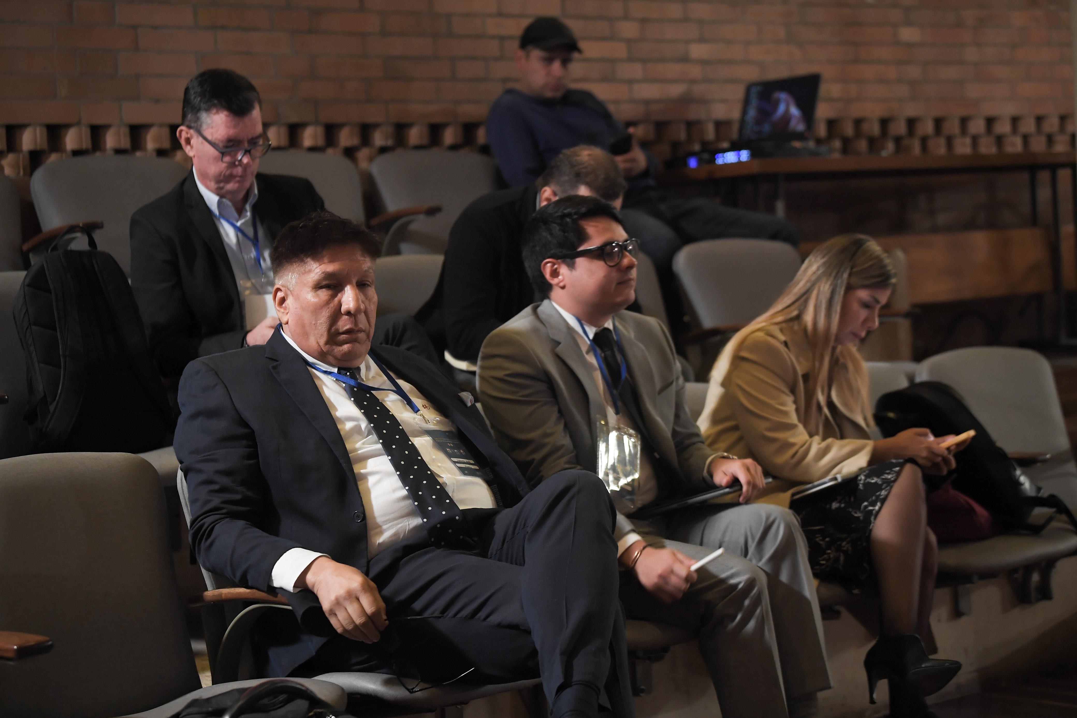 Sigifredo López (primero a la izquierda), exdiputado del Valle y víctima de secuestro por las Farc en 2002.