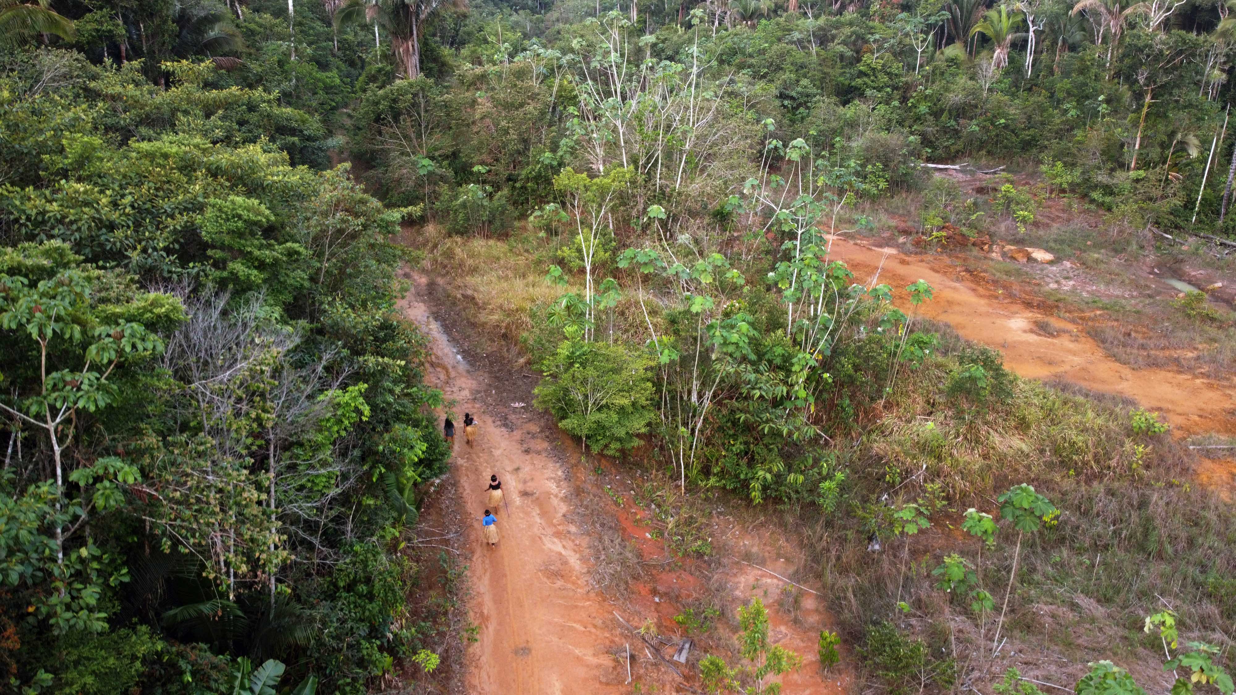 Indígenas Mura, en Brasil  y su lucha por proteger la Amazonia su territorio.