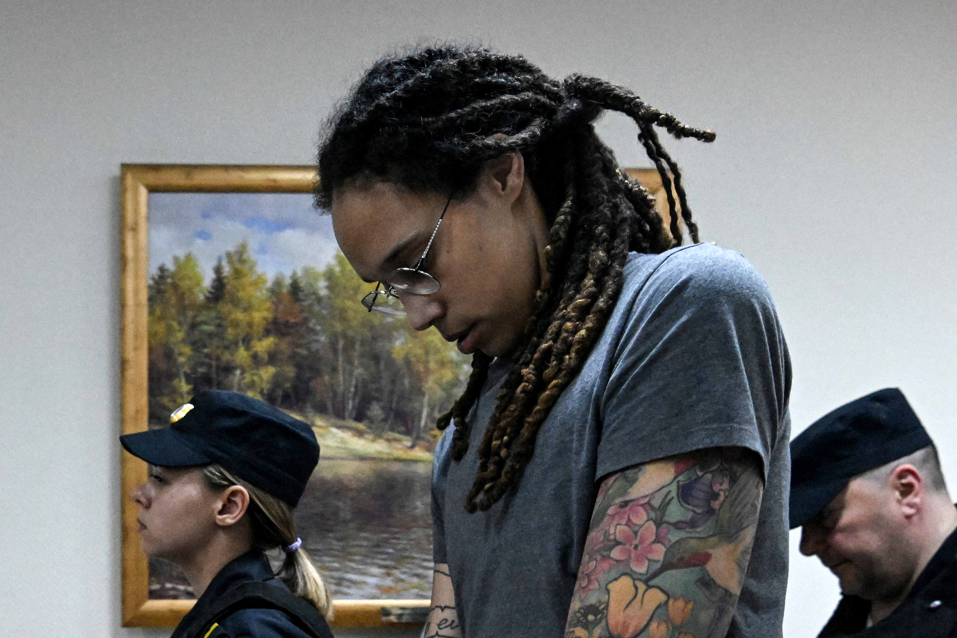Brittney Griner: su traslado y la intención de EE. UU. de intercambiar prisioneros