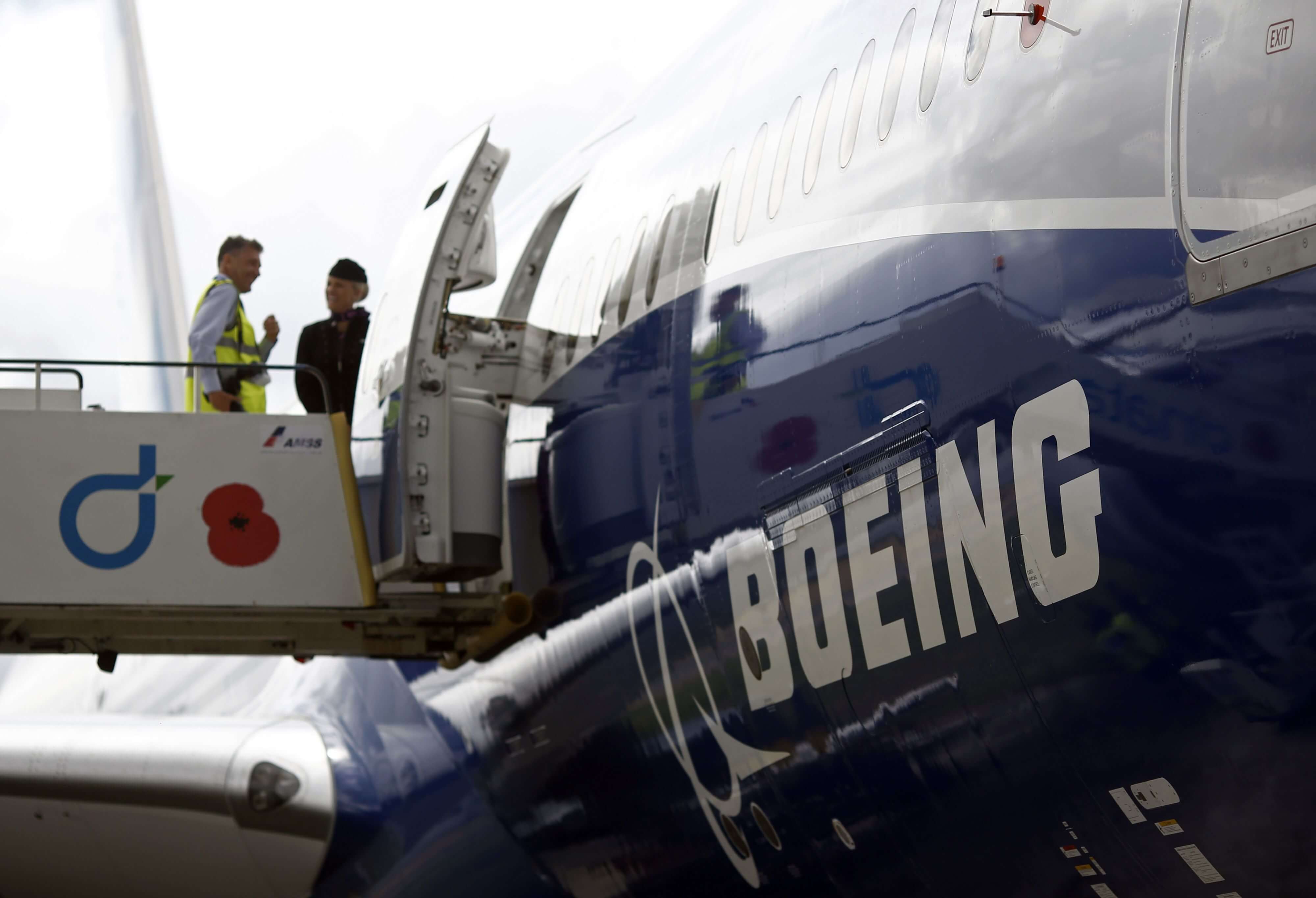 La aprobación antimonopolio incondicional de China obtenida por Boeing y Embraer permite la fabricación conjunta de pequeños aviones y para la comercialización de un avión de carga militar. / Bloomberg News.