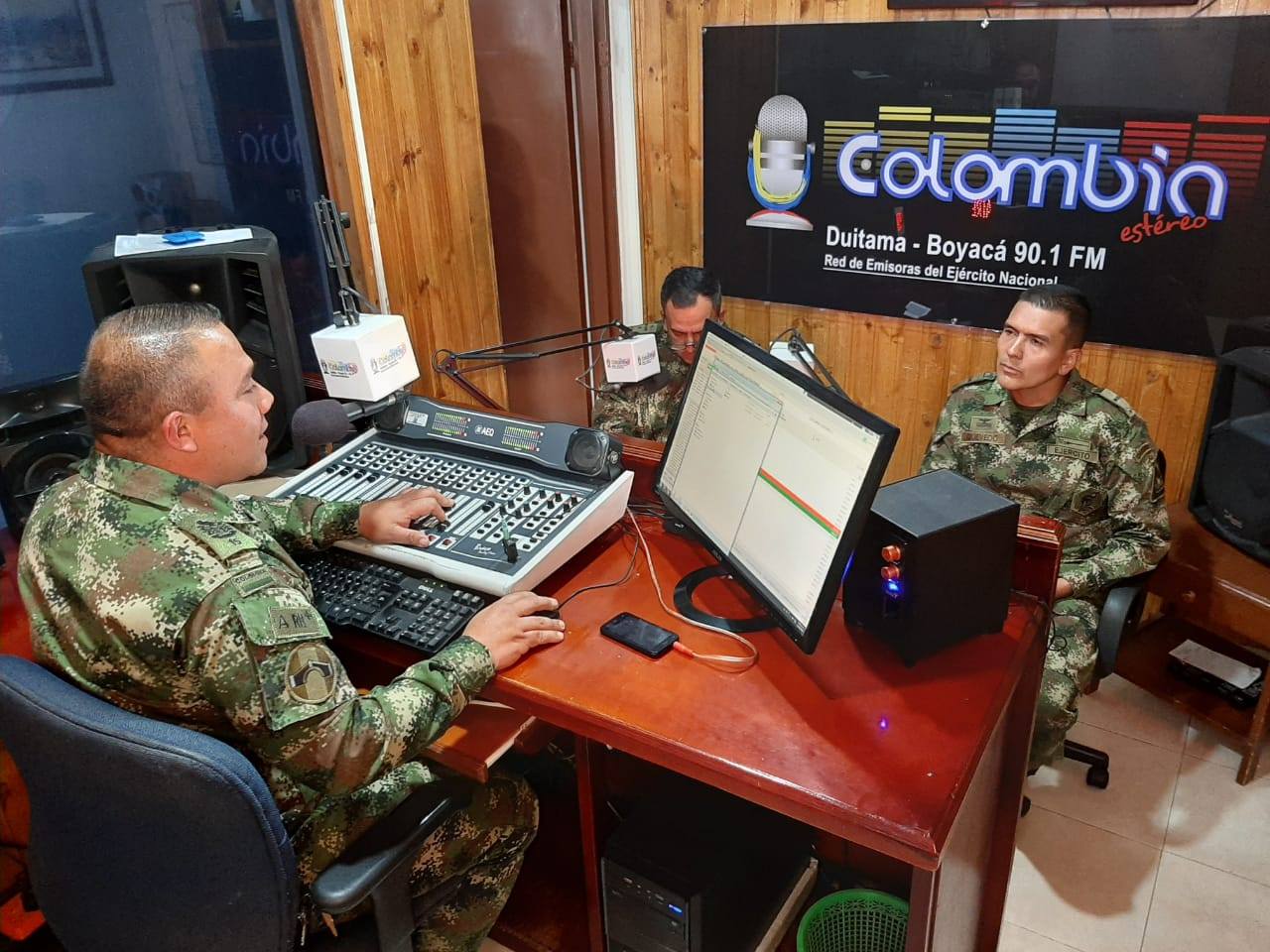 Radio de la Fuerza Pública: el “arma de guerra” que opaca las emisoras comunitarias