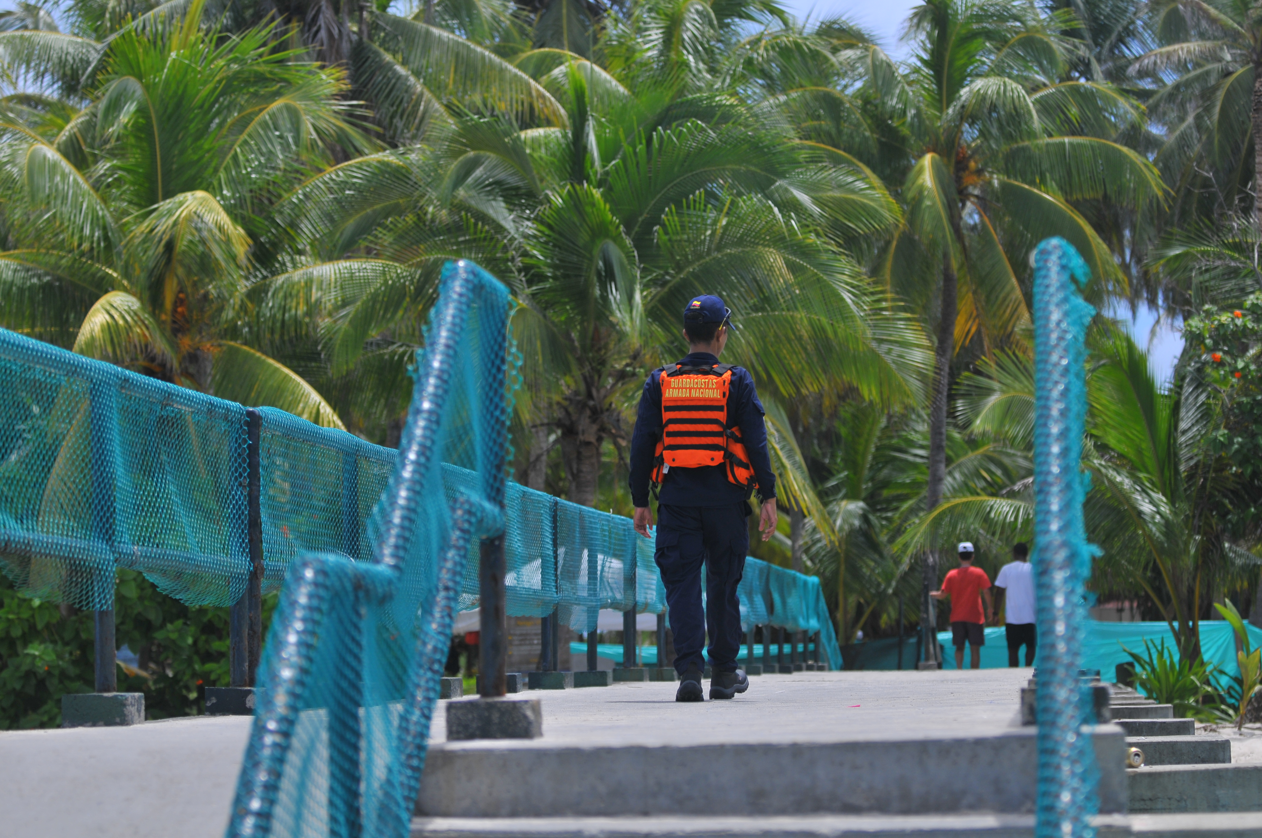 Visita a Johnny Cay, peces, lanchas y turistas, fauna.