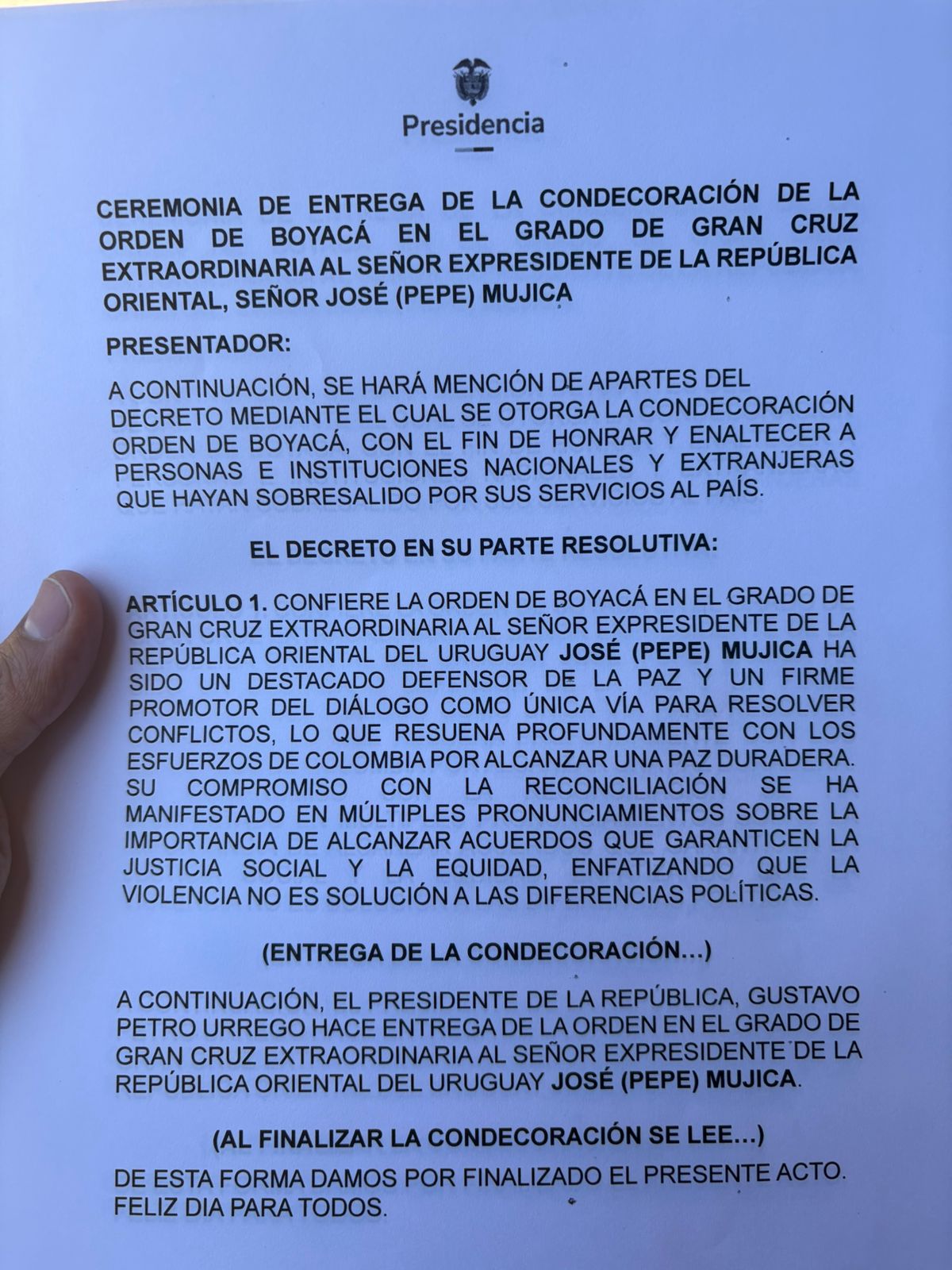 Decreto que otorga la Cruz de Boyacá a Pepe Mujica