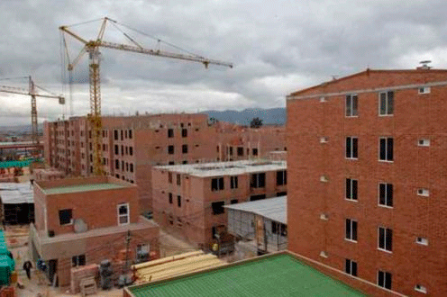 Cuestionan política de vivienda de interés prioritario de Petro