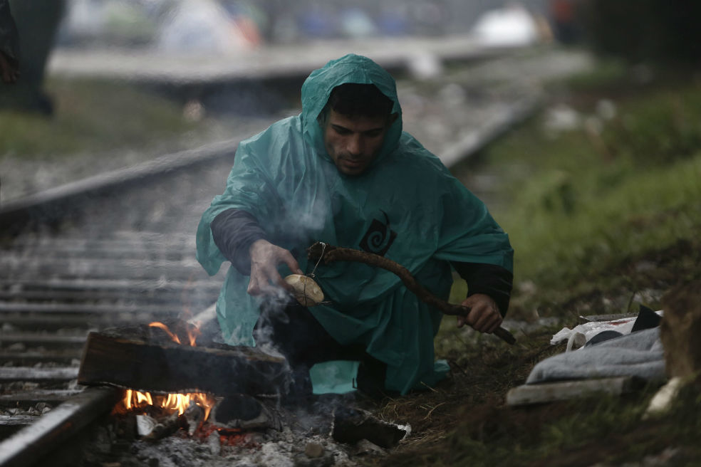 La triste vida de los migrantes entre Grecia y Macedonia