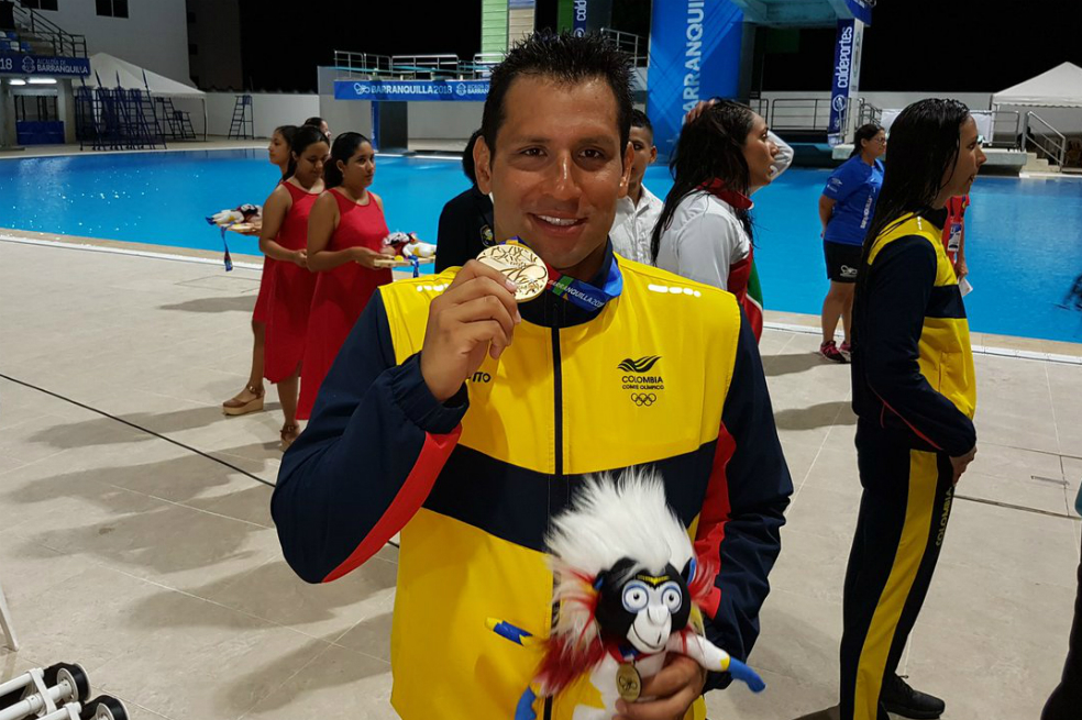 Omar Pinzón logró oro y récord en los 100 metros espalda