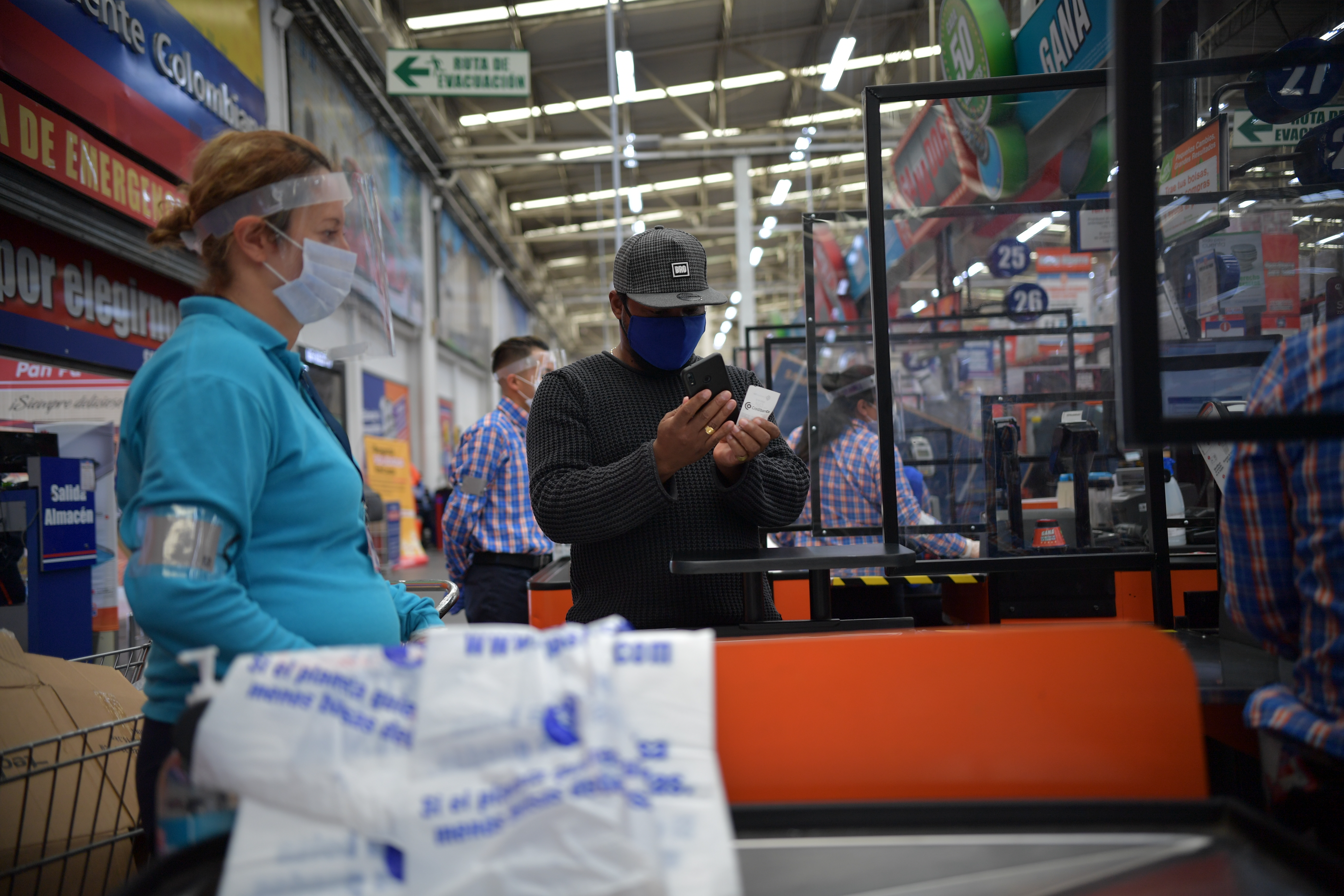 En Cali no exigirán carné de vacunación para compras en el Día sin IVA