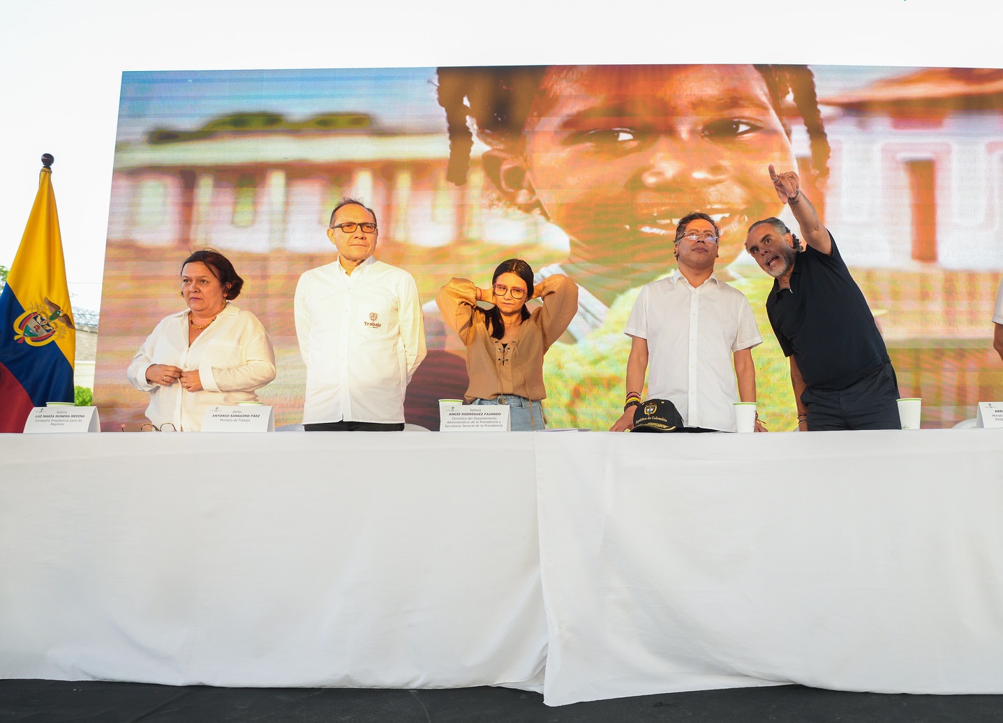 Miles de millones para eventos y una movilización permanente: Petrismo responde al Senado
