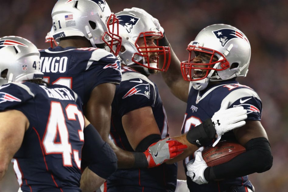 Los jugadores de Nueva Inglaterra celebran un Touchdown anotado por James White. Foto: AFP