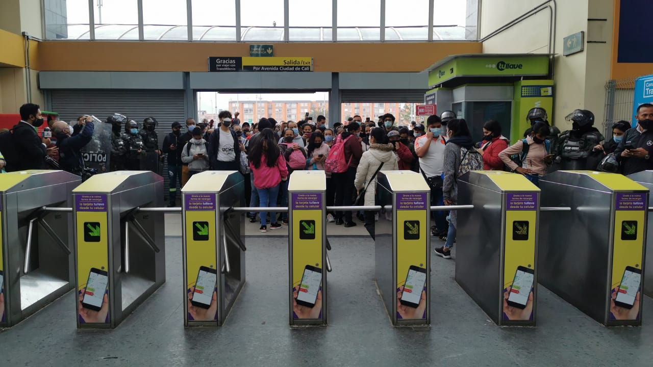 Bloqueos intermitentes en el Portal de las Américas en la mañana de este martes