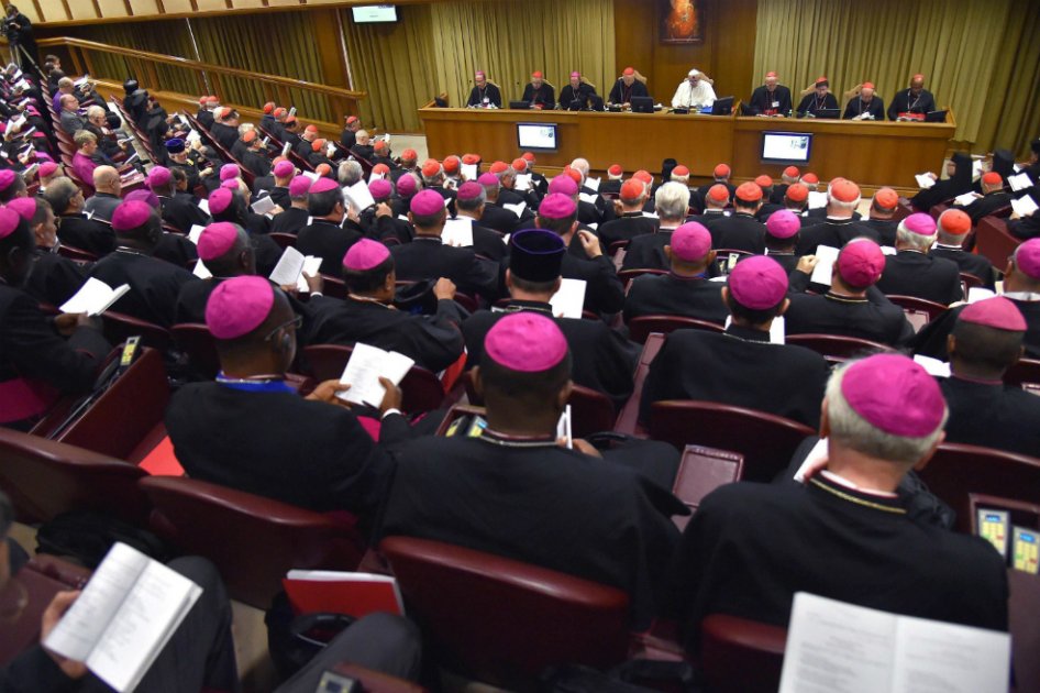 Cumbre de obispos católicos insiste en oposición a uniones gay
