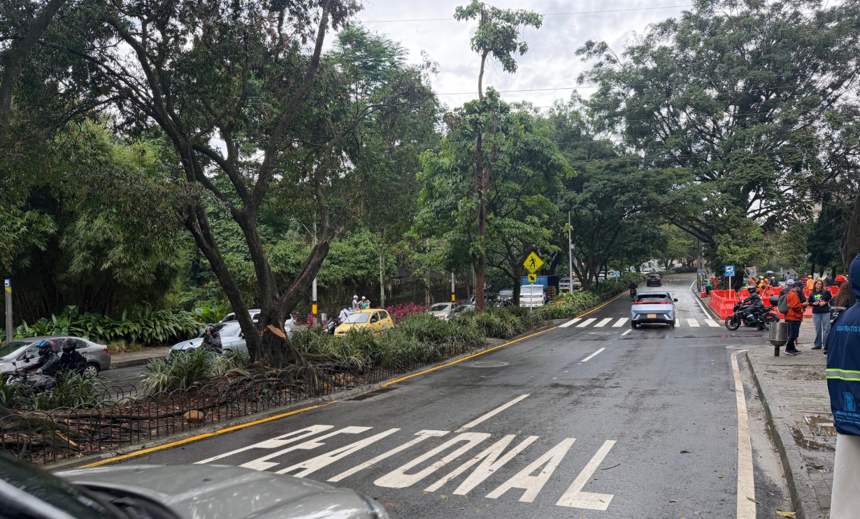 Reabrieron tramo de la avenida El Poblado que fue afectado por las lluvias en Medellín