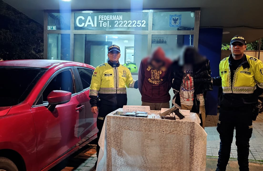 Así cayeron dos sujetos tras robar, a mano armada, a una conductora en Teusaquillo