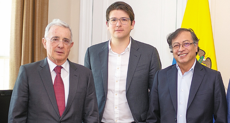 Reunión del presidente Gustavo Petro, Miguel Uribe y Álvaro Uribe en la Casa de Nariño en agosto de 2022.