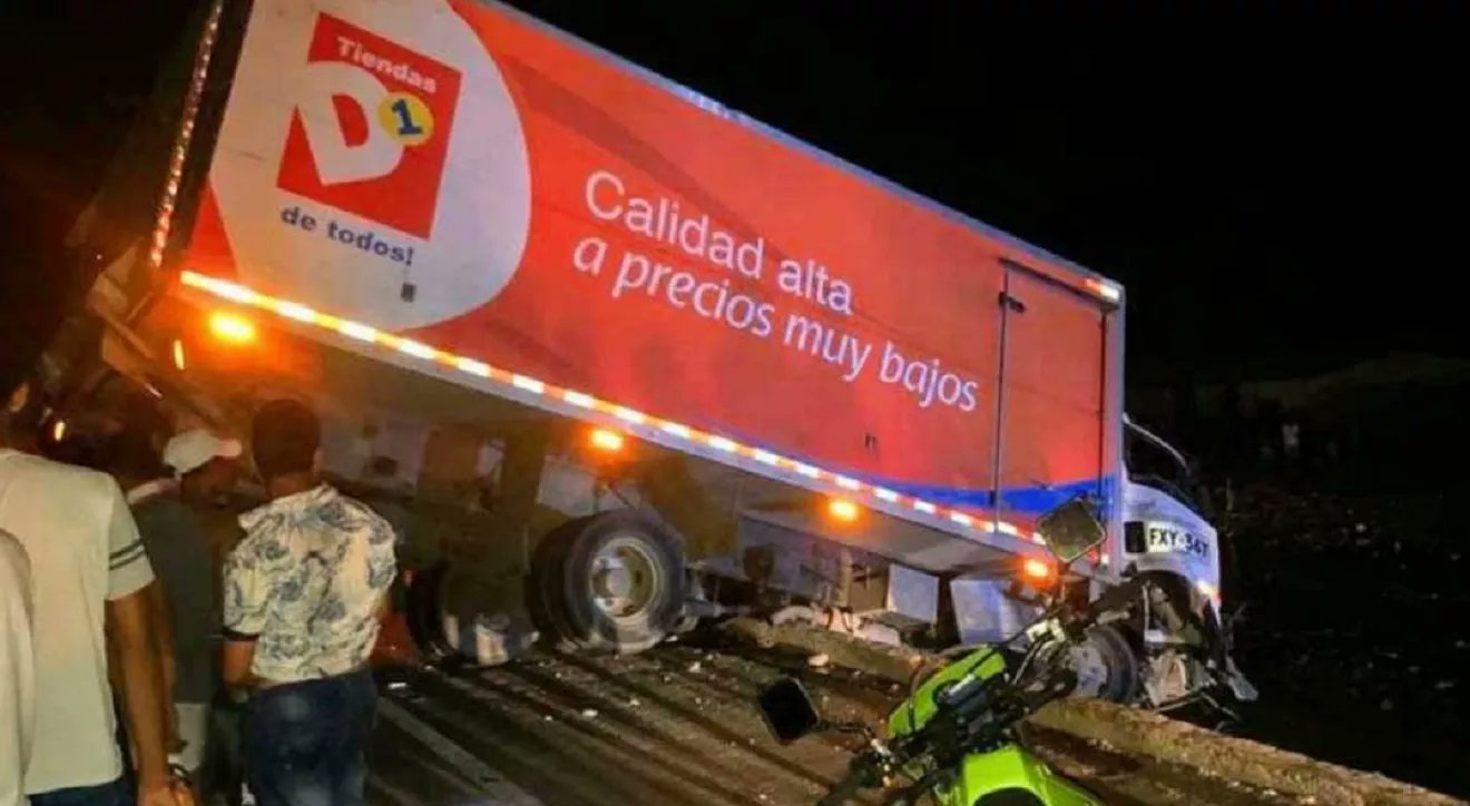 El conductor sufrió un microsueño y perdió el control del vehículo, según información de las autoridades.