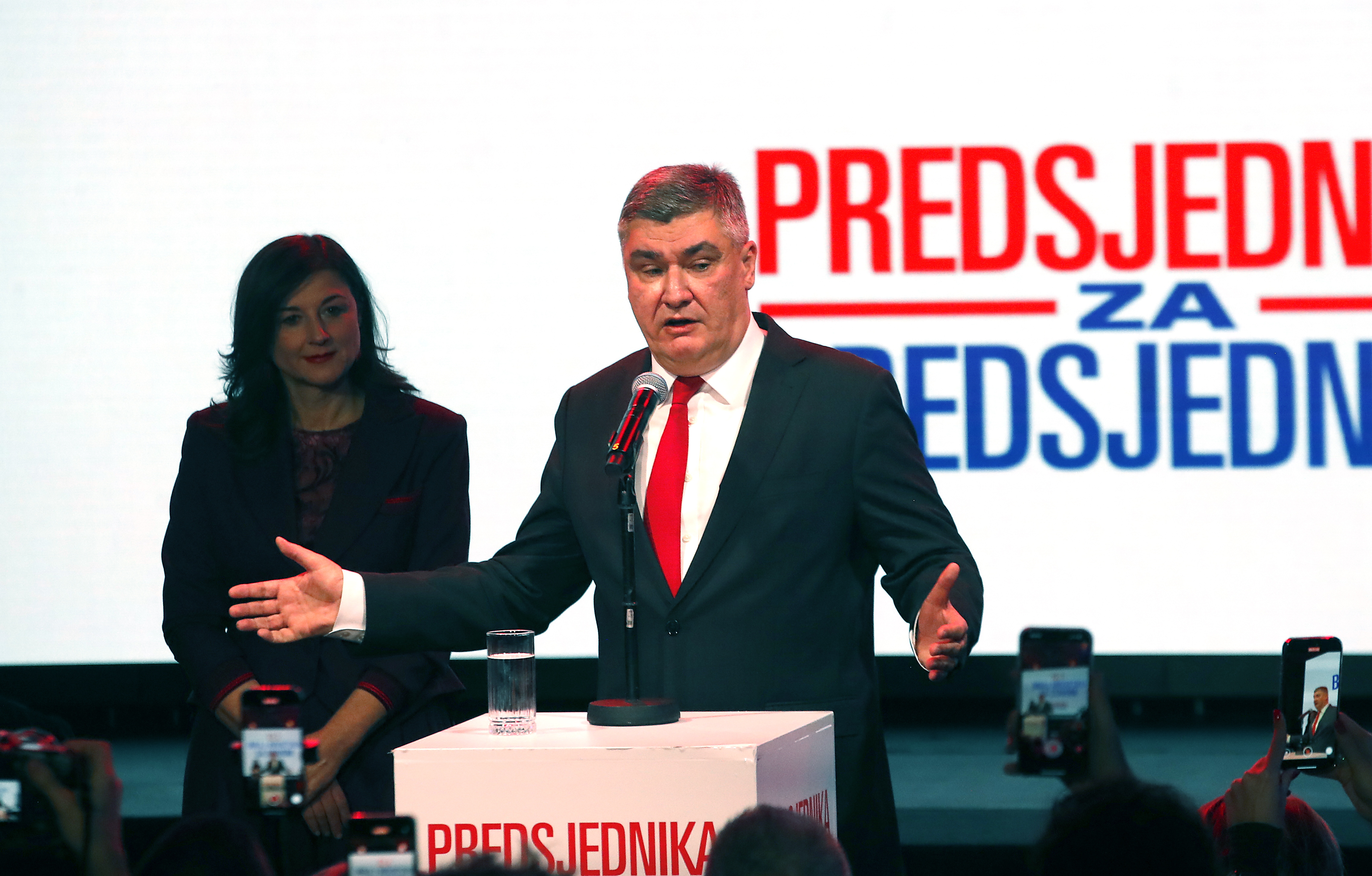 Socialdemócrata Milanovic, favorito para ser reelecto en segunda vuelta en Croacia
