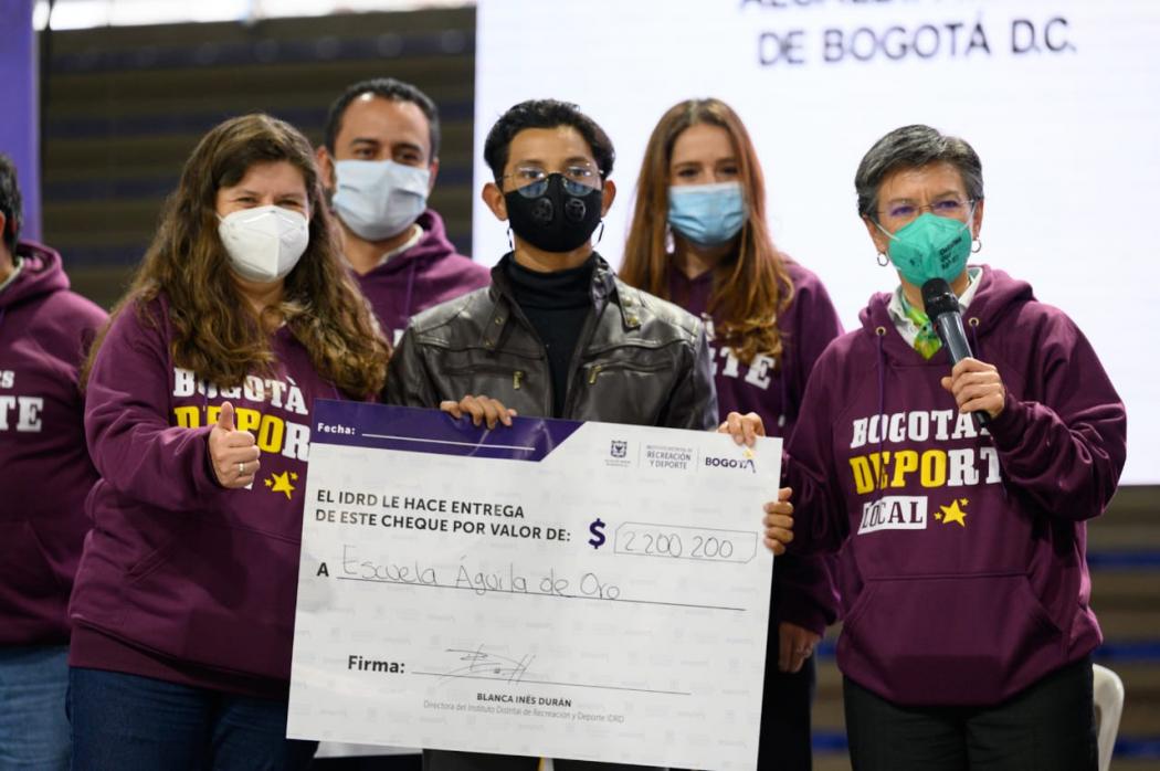 Distrito entregó estímulos económicos a escuelas y clubes deportivos de Bogotá