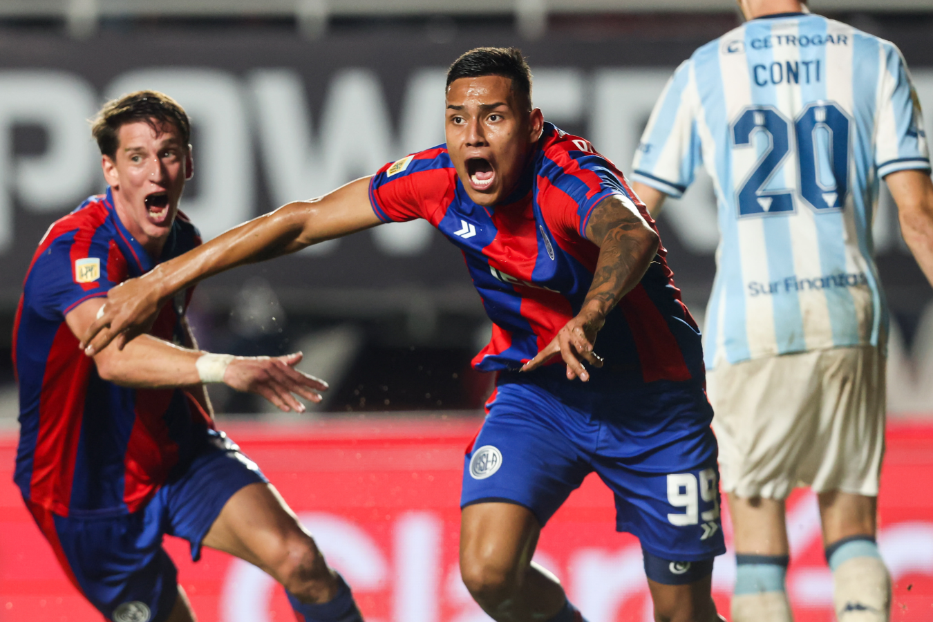 El gol de Jaime Peralta le dio la victoria a San Lorenzo sobre Racing en el último minuto.