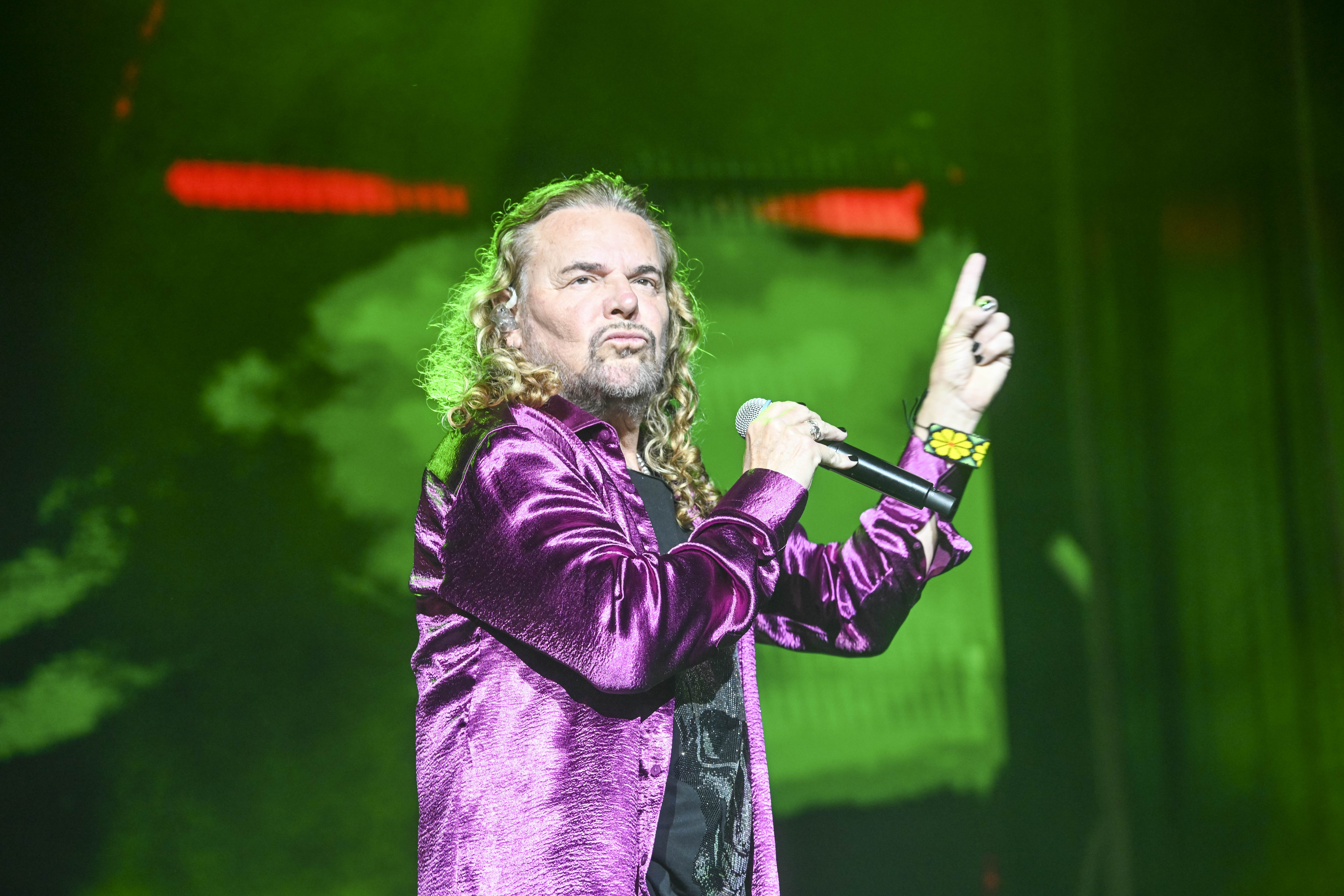 Maná eliminó colaboración con Nicky Jam debido a su apoyo a Donald Trump