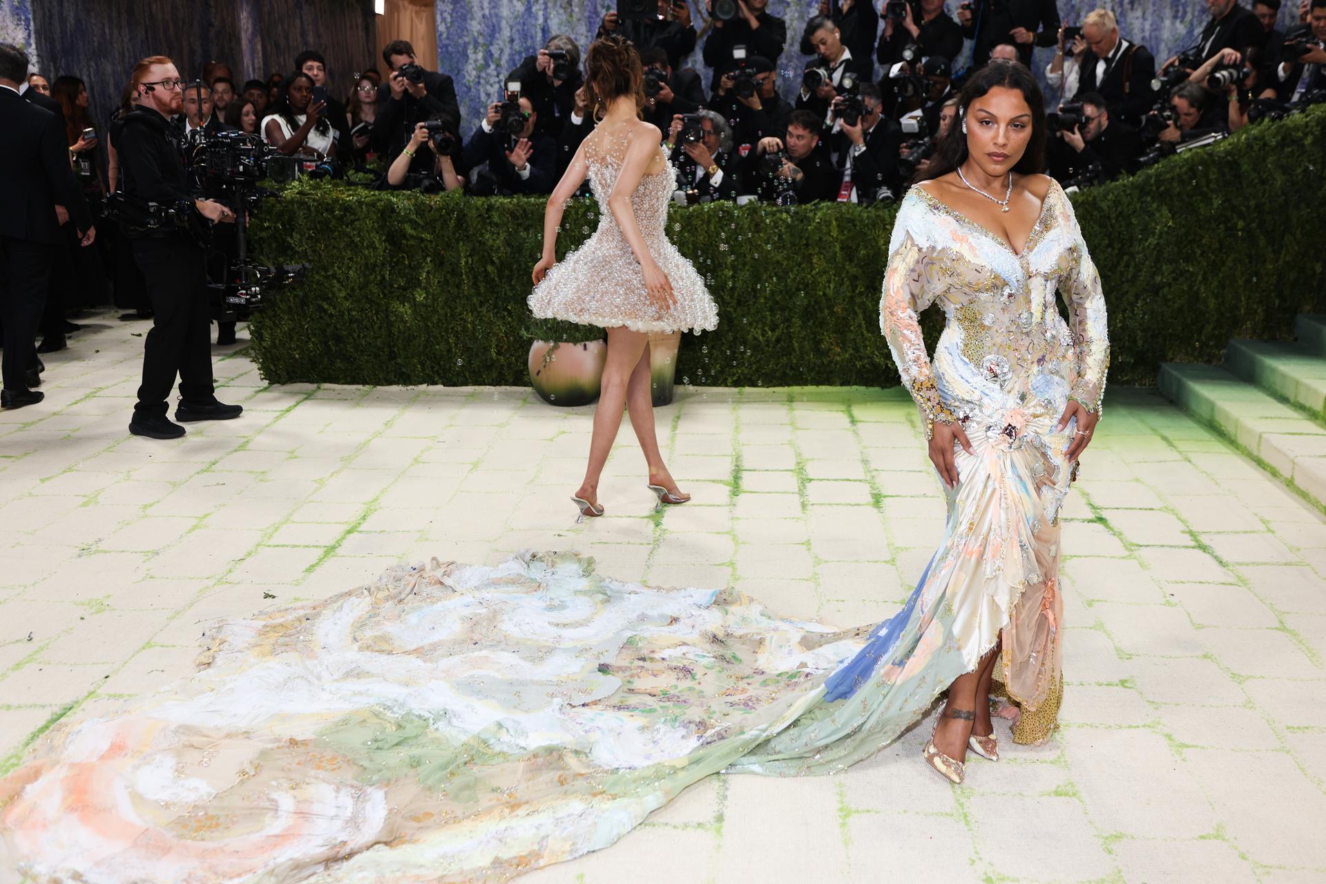 NEW YORK (United States), 05/05/2026.- US plus model Paloma Elsesser poses on the red carpet for the 2026 Met Gala, the annual benefit for the Metropolitan Museum of Art's Costume Institute, in New York, New York, USA, 04 May 2026. The annual high-fashion fundraising event, held on the first Monday in May, benefits the Metropolitan Museum of Art's Costume Institute, with the 2026 exhibition theme being 'Costume Art'. (Nueva York) EFE/EPA/SARAH YENESEL