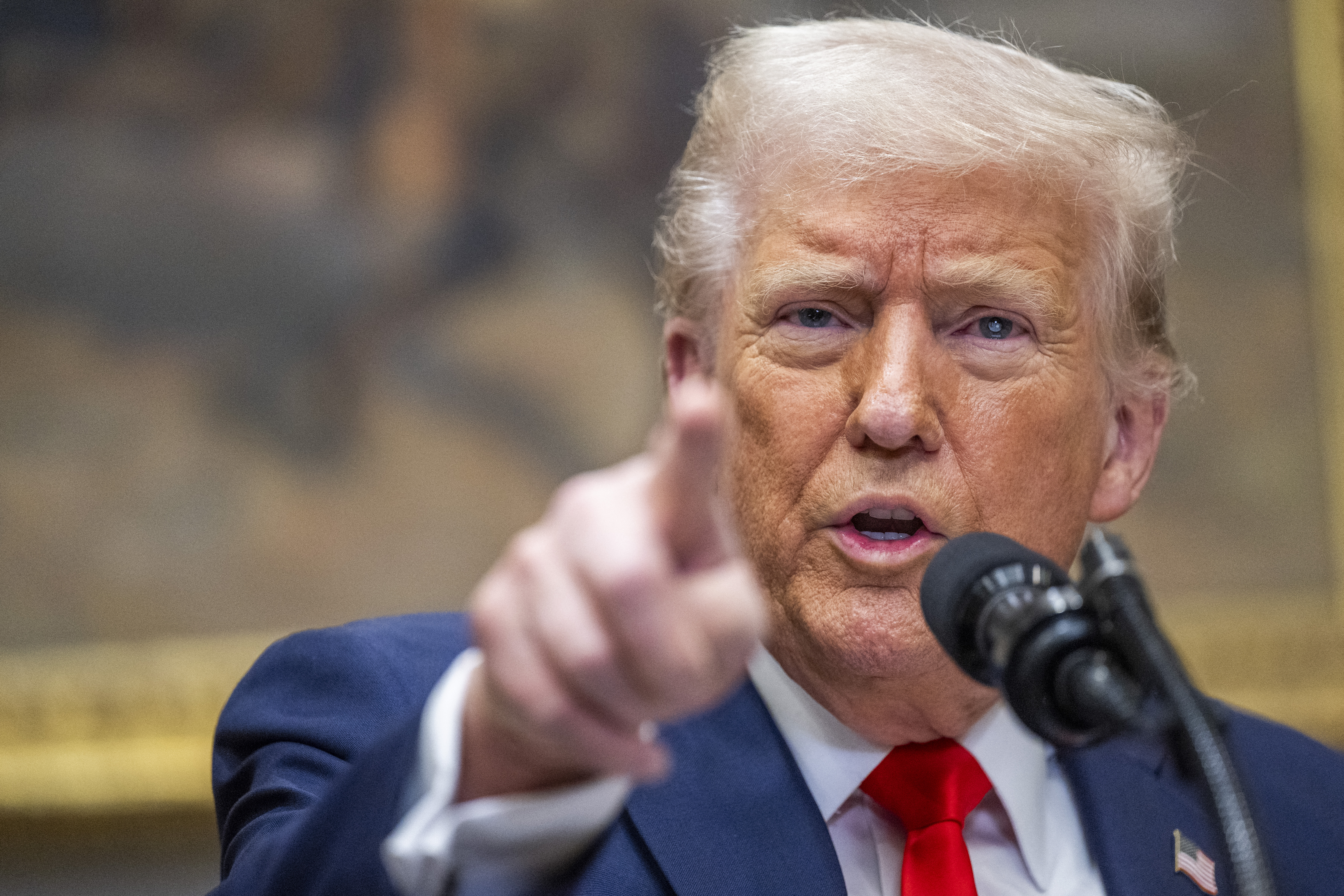 Aranceles de Trump desatan guerra comercial con Canadá, México y China